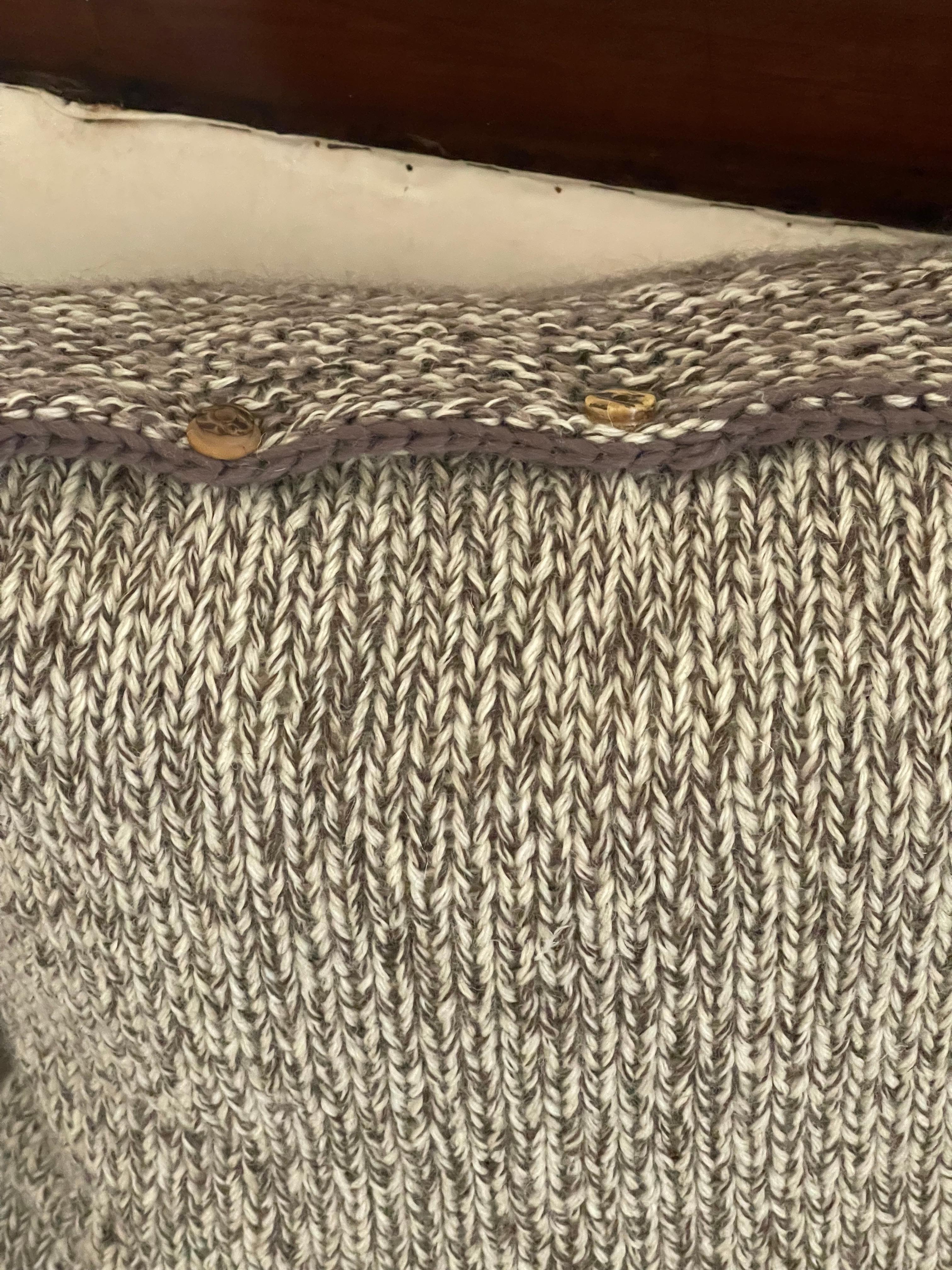 XXIe siècle et contemporain Organic Modernity Pure Wool Handknitted Alpine II Pillow Downs Deer Horn Buttons (Boutons en corne de cerf) en vente