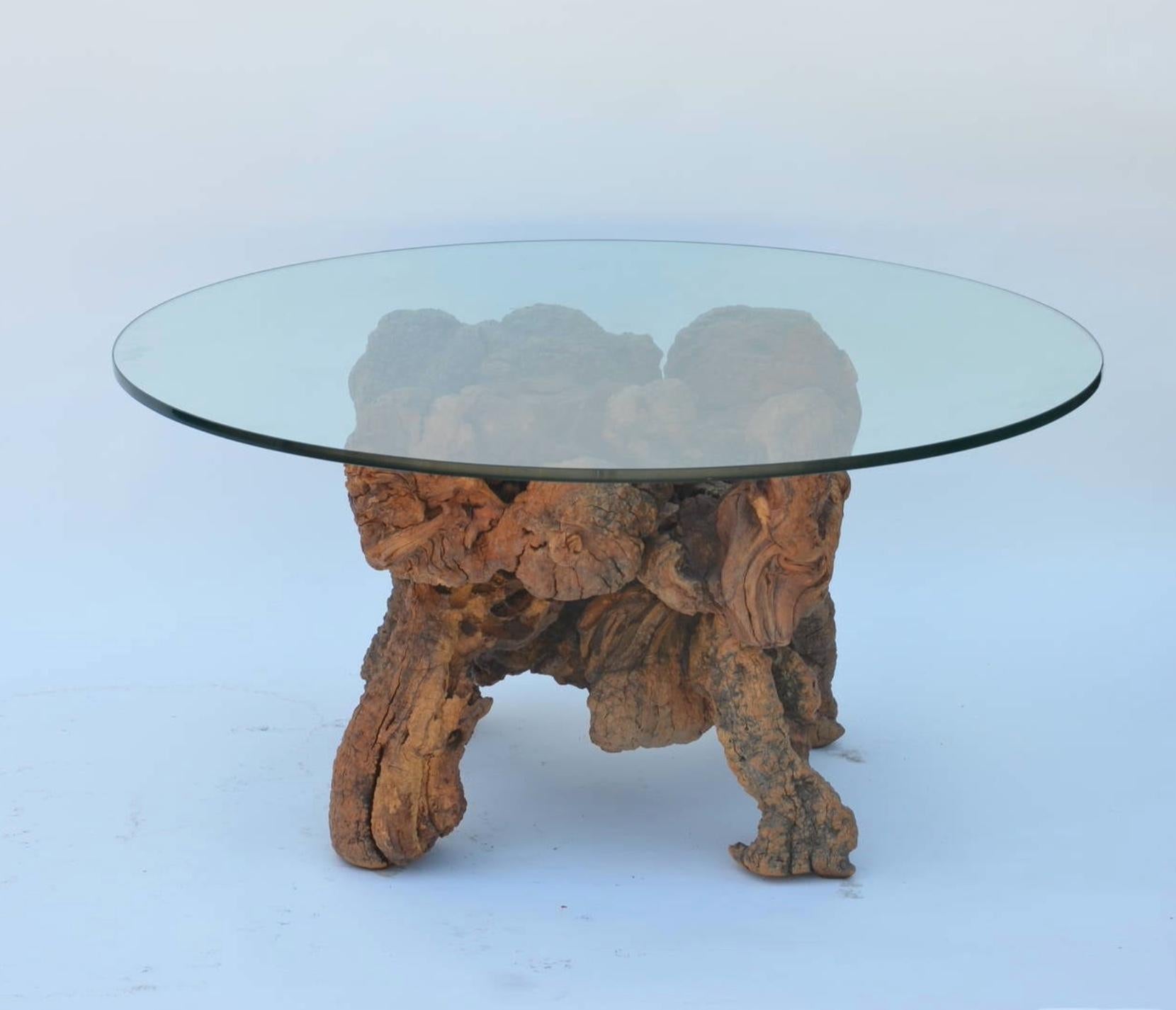 Organique Table basse à quatre pieds en bois et verre organique moderne et organique en vente