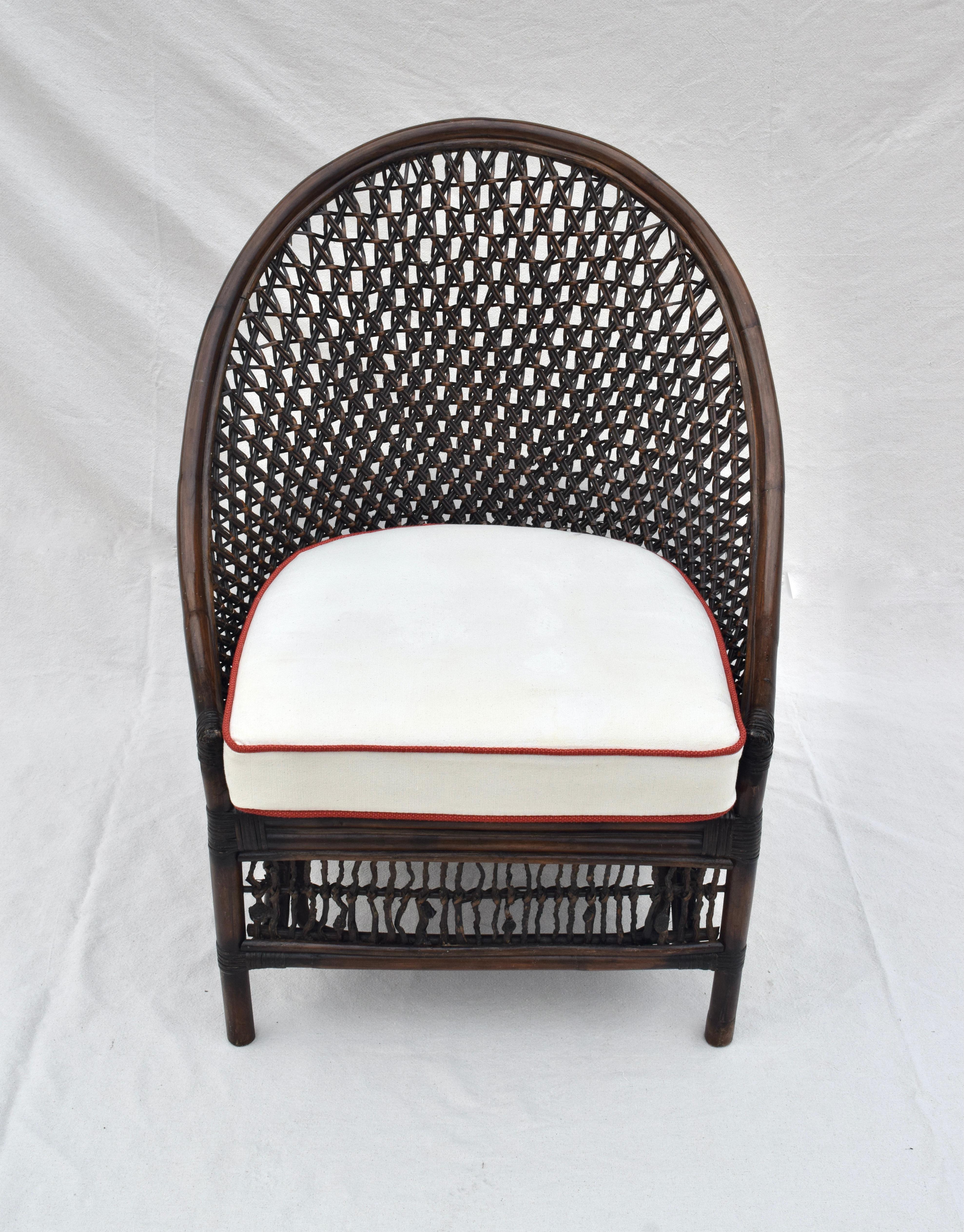 Organic Modern Rattan Fanback Peacock & Curved Back Chair In Good Condition For Sale In Southampton, NJ