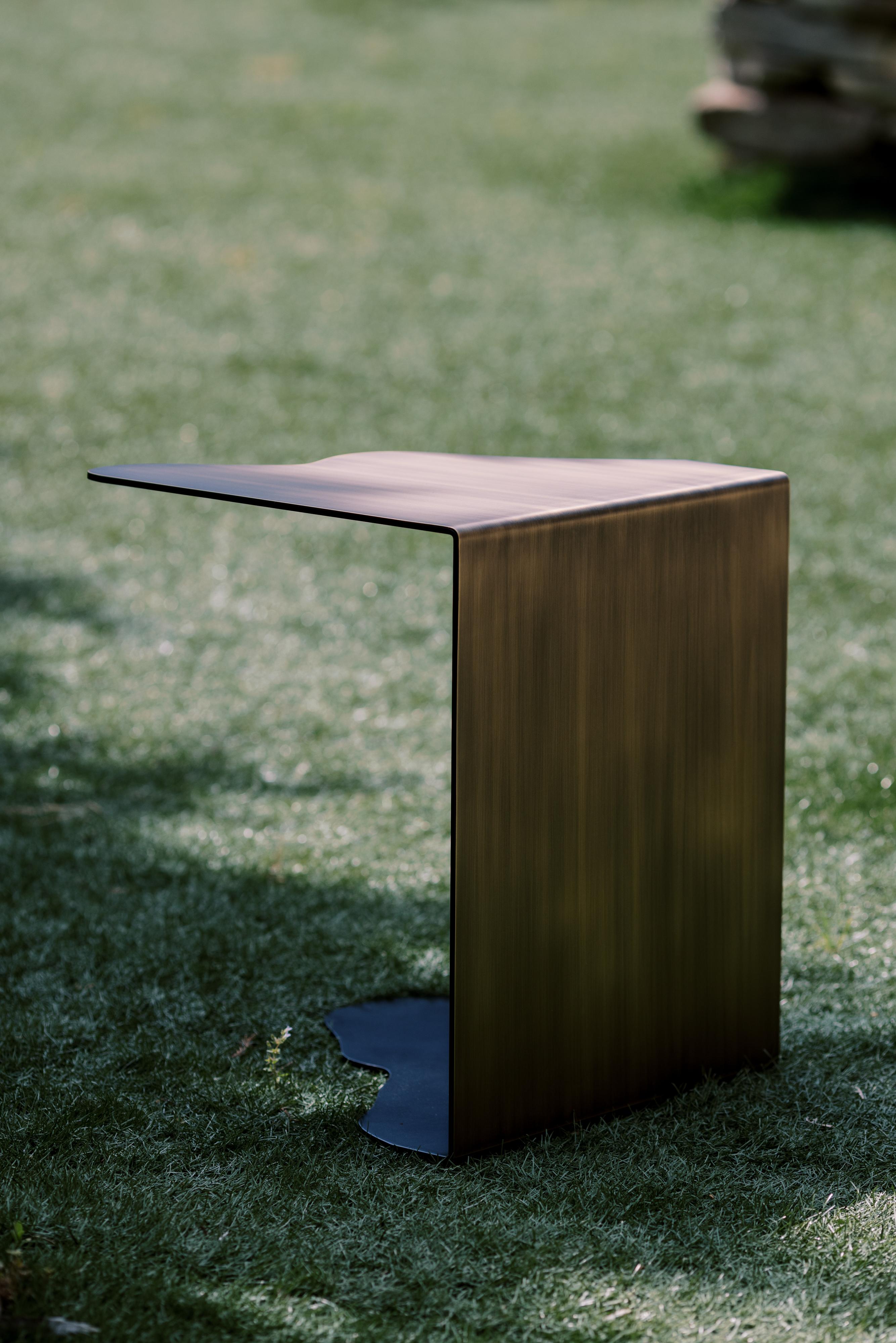 Table d'appoint brute moderne du milieu du siècle, marbre Calacatta, laiton, fait main Greenapple en vente 7