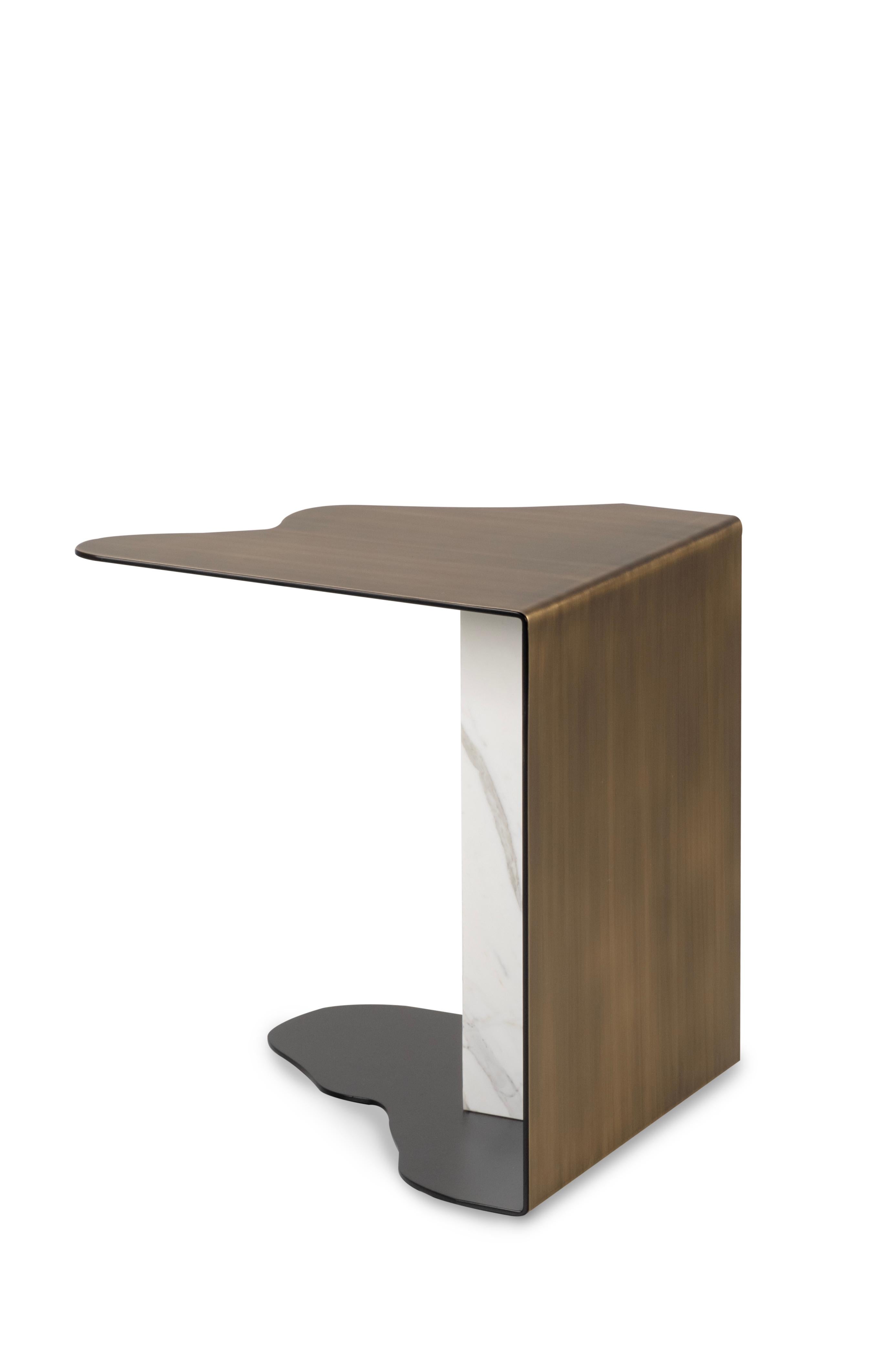 Table d'appoint brute moderne du milieu du siècle, marbre Calacatta, laiton, fait main Greenapple en vente 9