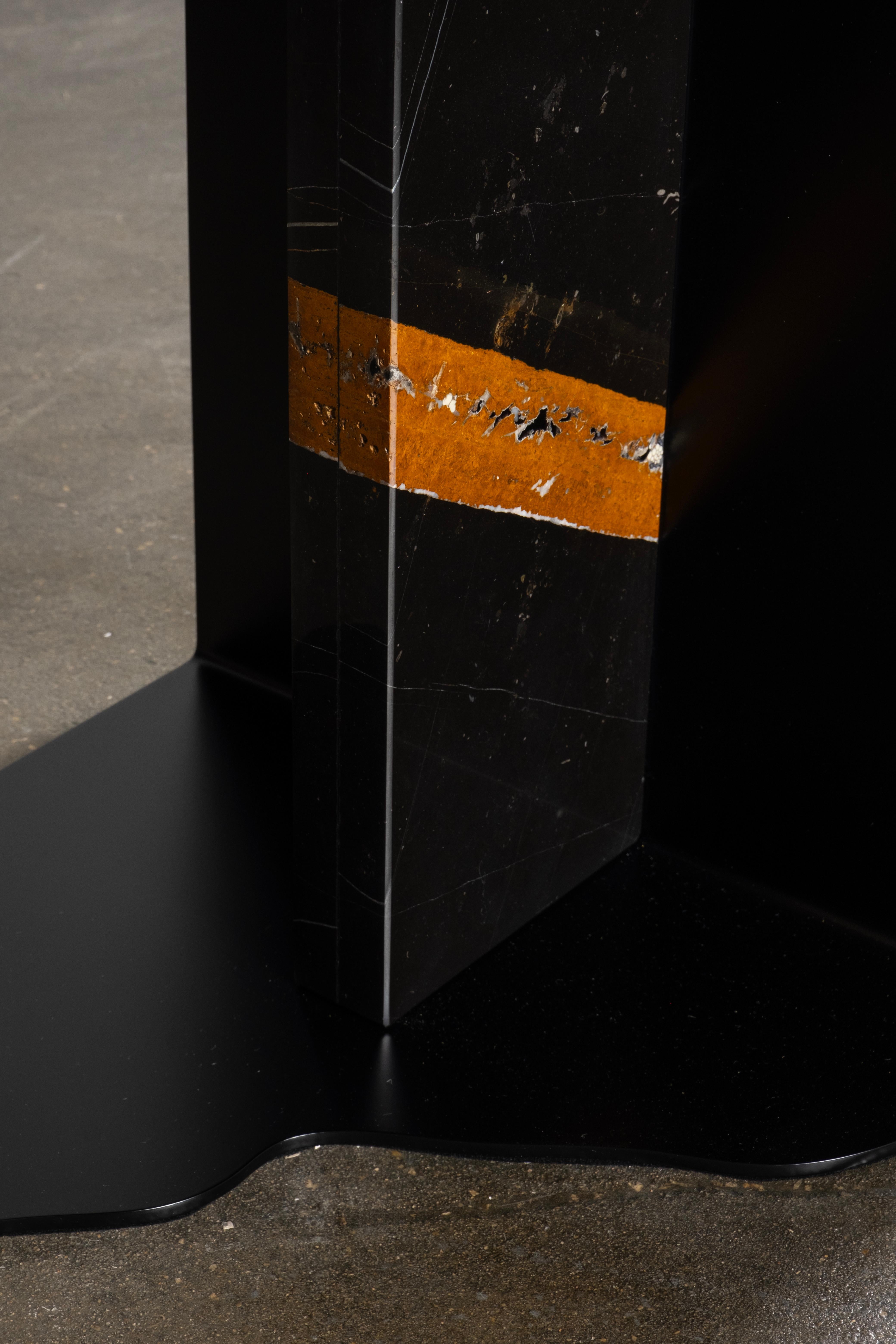 Table d'appoint brute organique Patagonia Granite, fabriquée à la main au Portugal par Greenapple Neuf - En vente à Lisboa, PT
