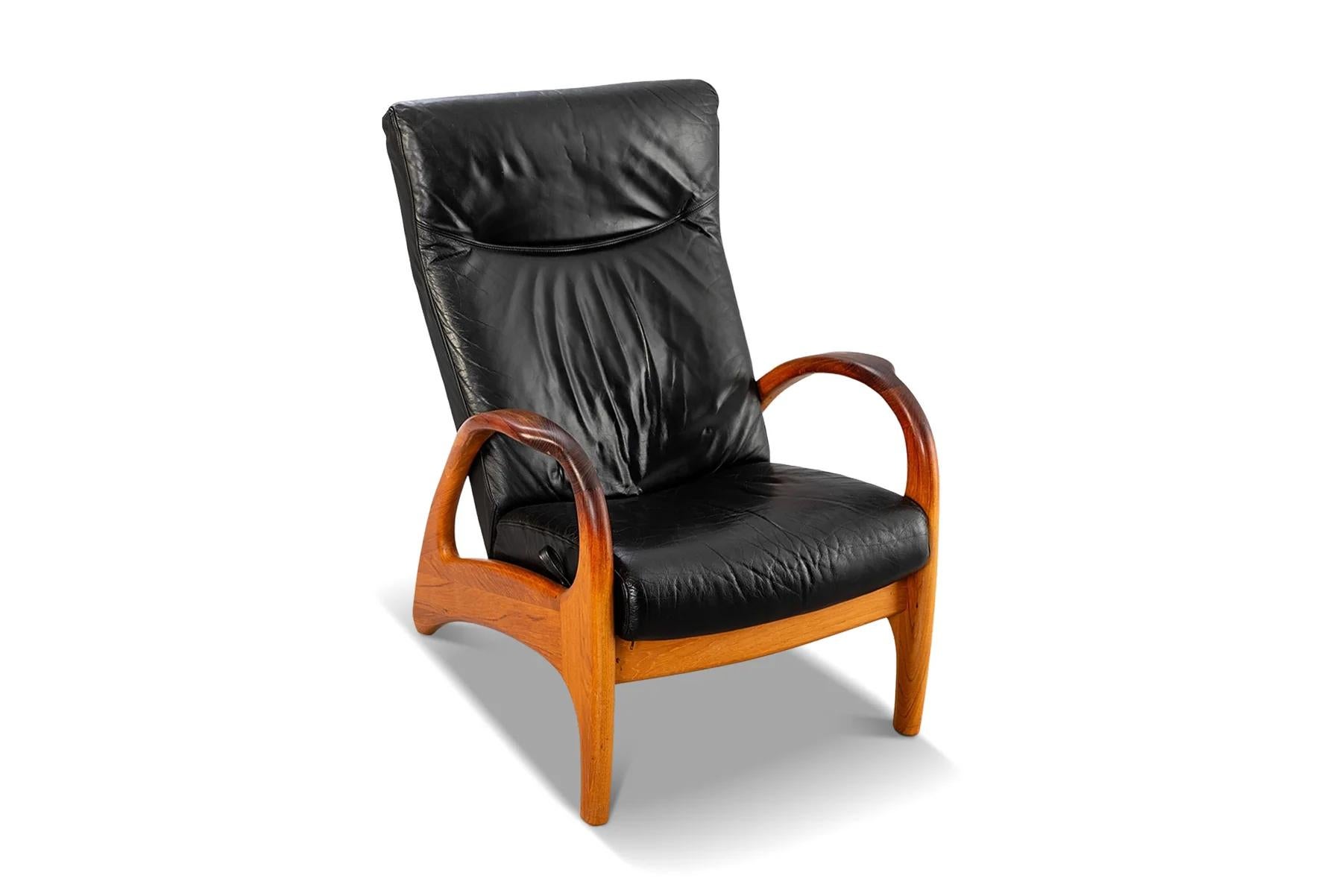 Organic modern reclining teak + leather lounge chair with ottoman In Good Condition For Sale In Berkeley, CA
