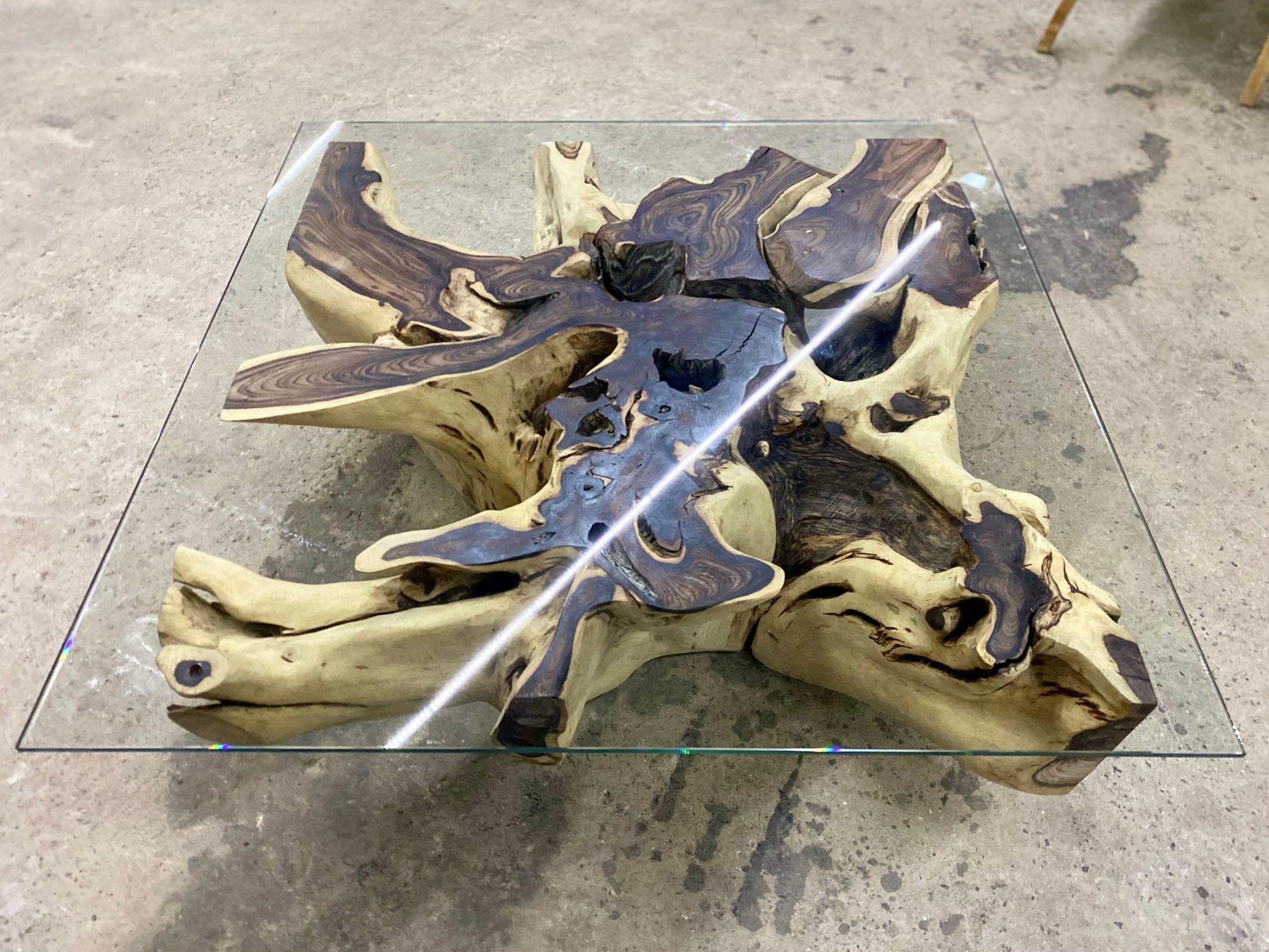 Table moderne organique avec plateau en verre de sécurité, bois Sonokeling, 2024 Neuf - En vente à Lichtenberg, AT