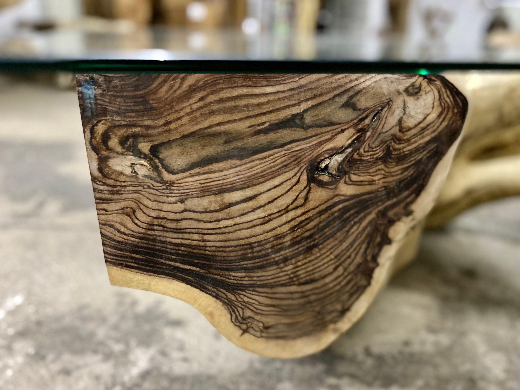 Verre Table moderne organique avec plateau en verre de sécurité, bois Sonokeling, 2024 en vente