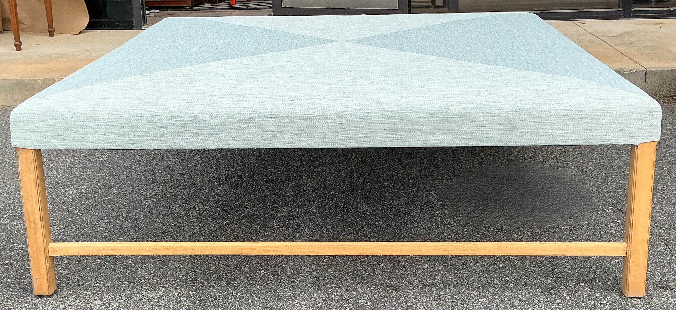 Moderner Bio-Modern-Ottoman/Couchtisch aus Rosenholz mit Schottenkaro in Französischem Blau und Kiefernholzrahmen (Organische Moderne) im Angebot