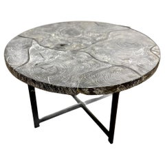 Table basse ronde organique moderne noire - Bois de suar laqué spécial, IDN 2025