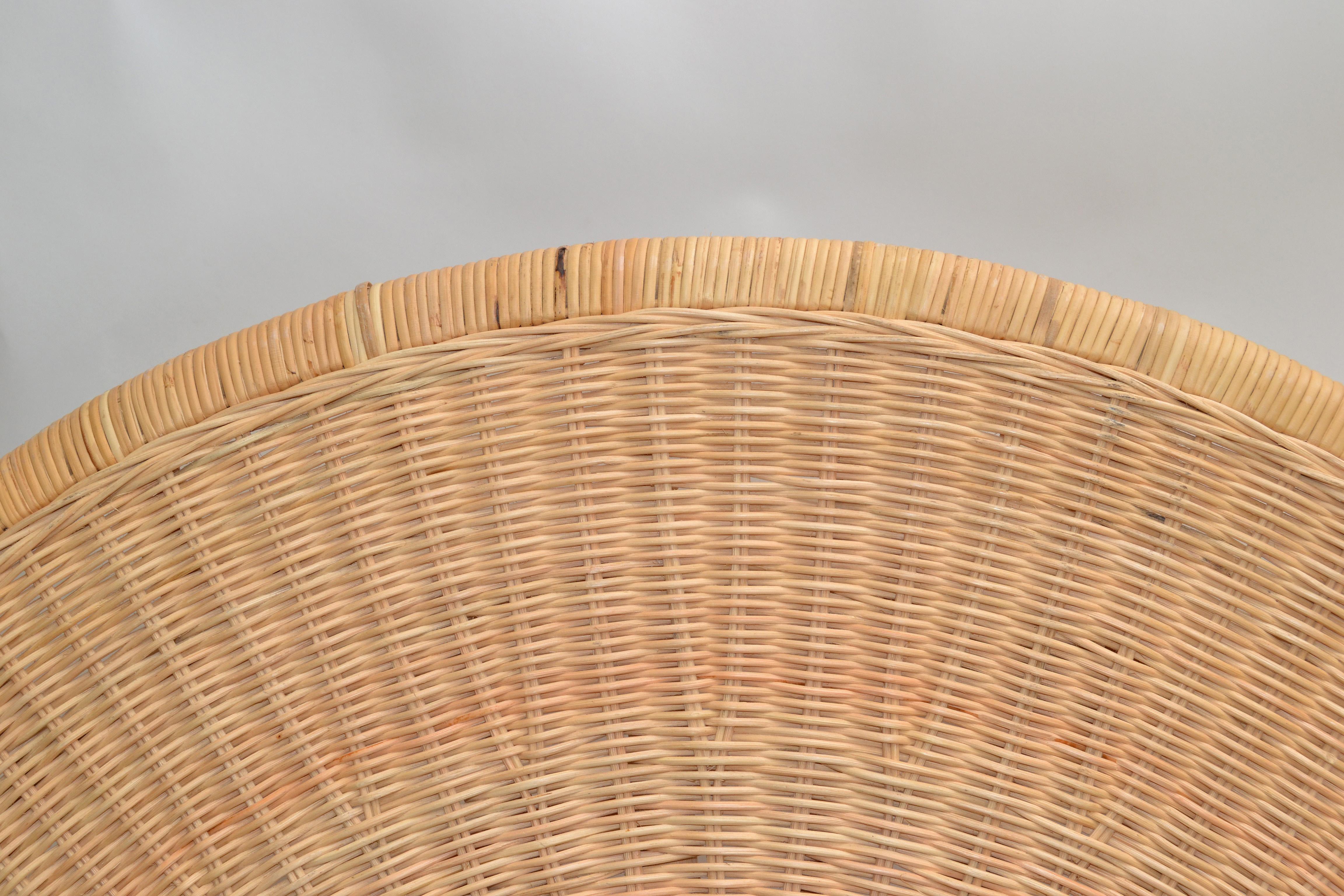 Hand-Woven Organic Modern Round Handwoven Rattan / Wicker Coffee or Cocktail Table 1990