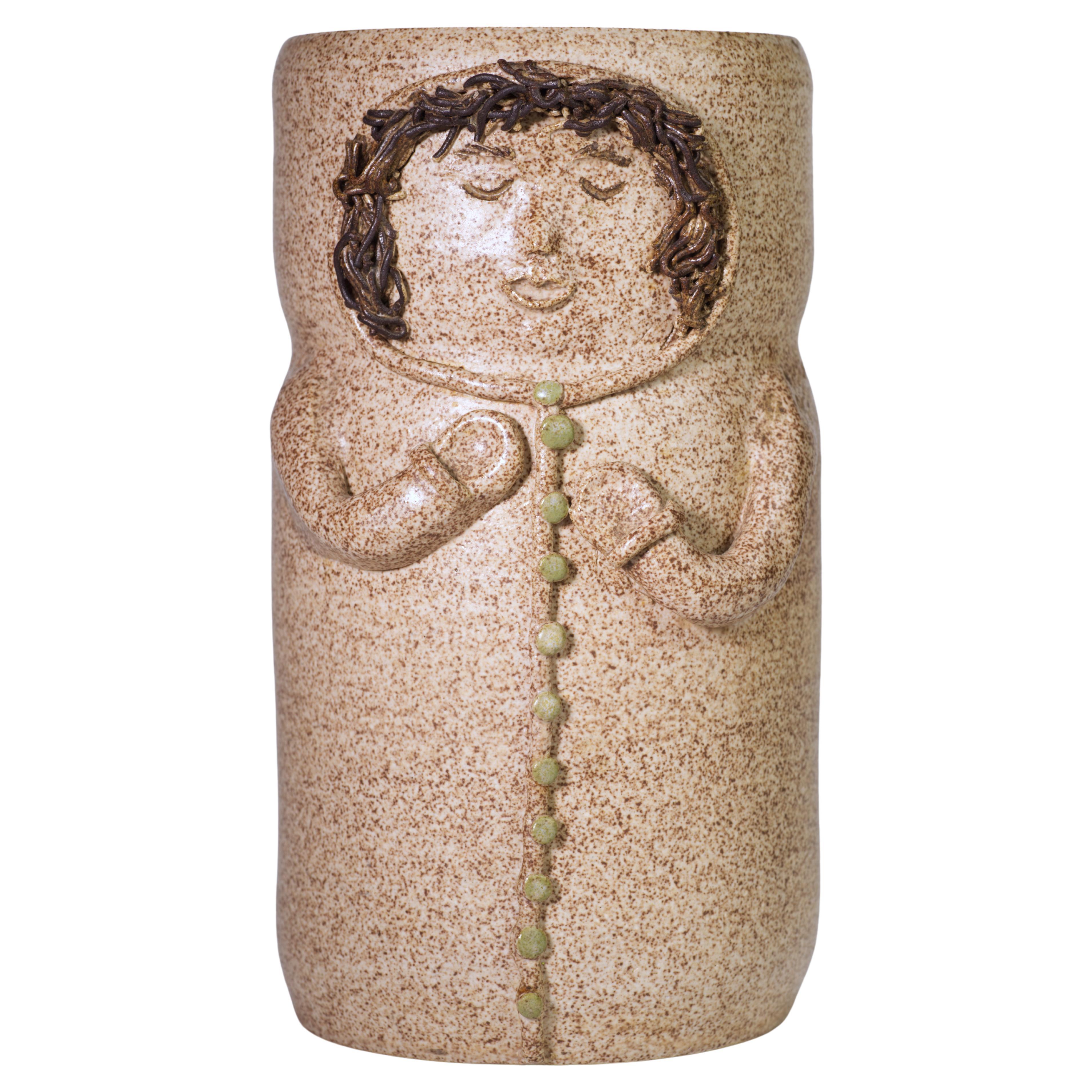 Vaso organico moderno con smalto salino e decorazioni astratte di ragazze, Studio Arts Studio Pottery