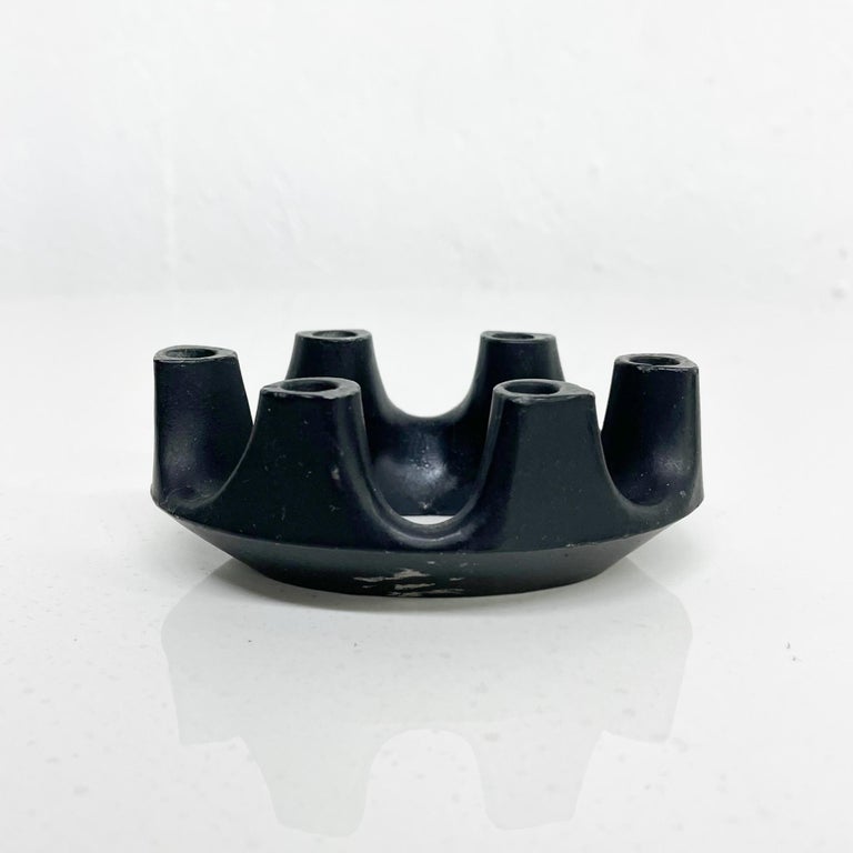 Candle Holder
Organic modern sculpted iron black oval ring candle holder 1960s
Black oval shape for 6 small candles with 3/16 opening
Measures: 4.88 W x 3.88 D x 1.5 H inches
Unmarked.
Original Unrestored vintage piece. Minor fading. No candles