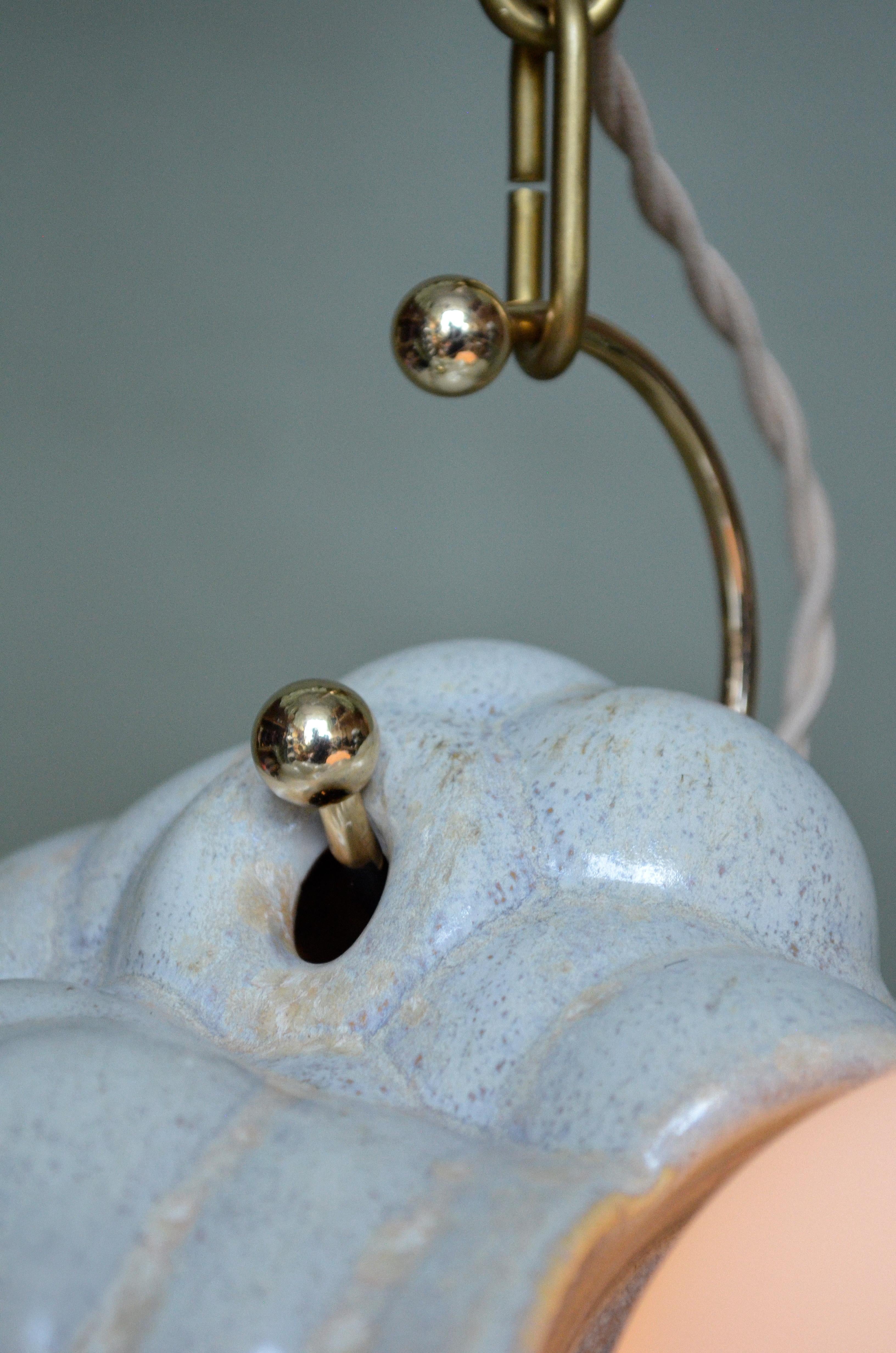 XXI secolo e contemporaneo Lampadario a sospensione organico moderno scultoreo in ceramica a bolle d'aria Capullo in crema in vendita