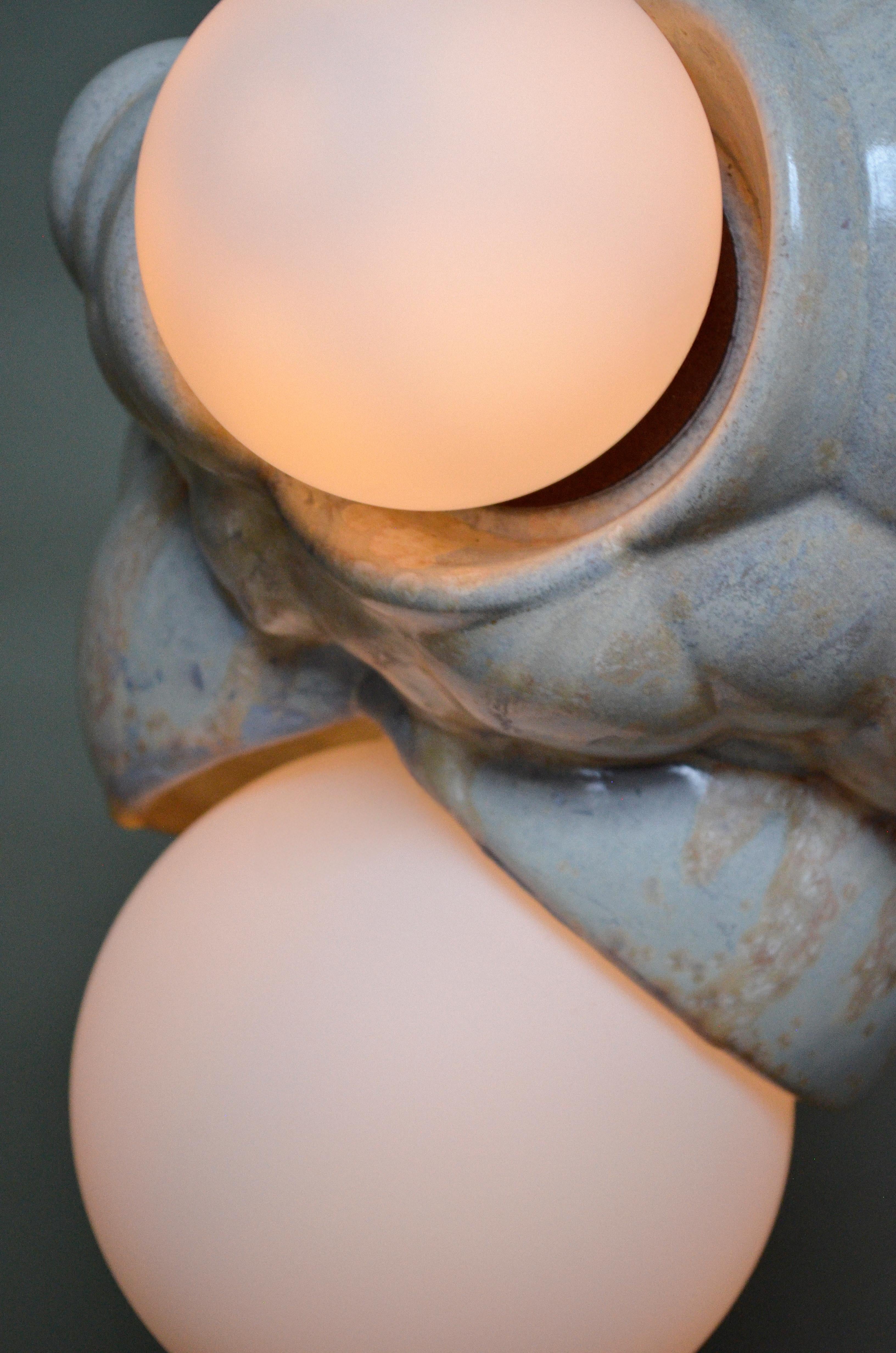 Ceramica Lampadario a sospensione organico moderno scultoreo in ceramica a bolle d'aria Capullo in crema in vendita