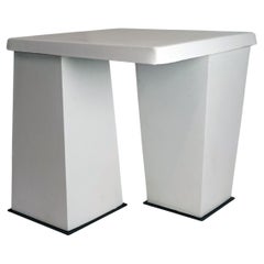 Table d'appoint blanche Franc Modernity Classic Cast Stone Handcrafted by Alentes Atelier