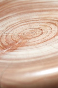 Organisch-moderner skulpturaler gedrehter Hocker / Beistelltisch aus Massivholz