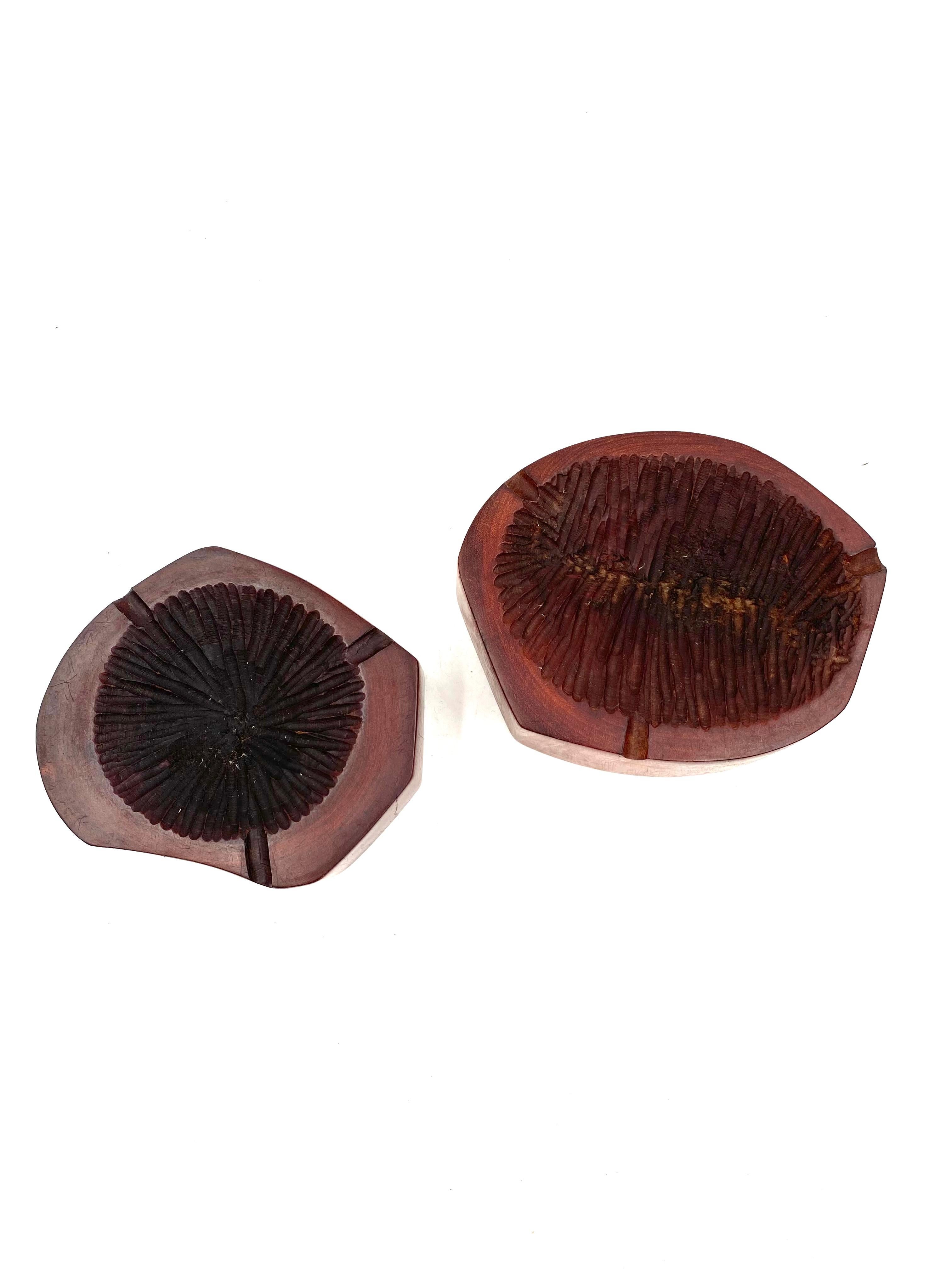Organic modern set of 2 wood ashtrays, France 1970s In Excellent Condition For Sale In Firenze, IT