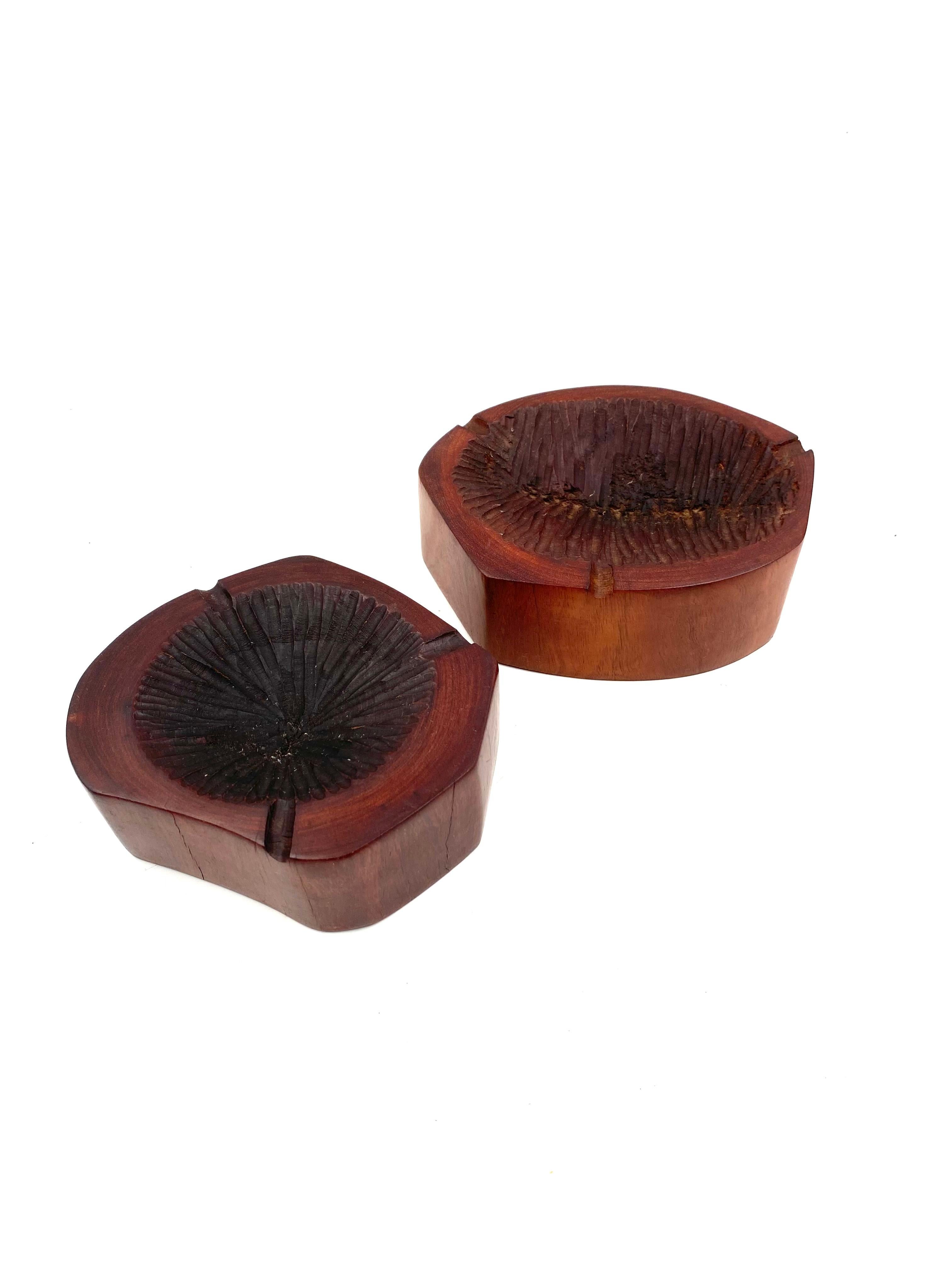 Late 20th Century Organic modern set of 2 wood ashtrays, France 1970s For Sale