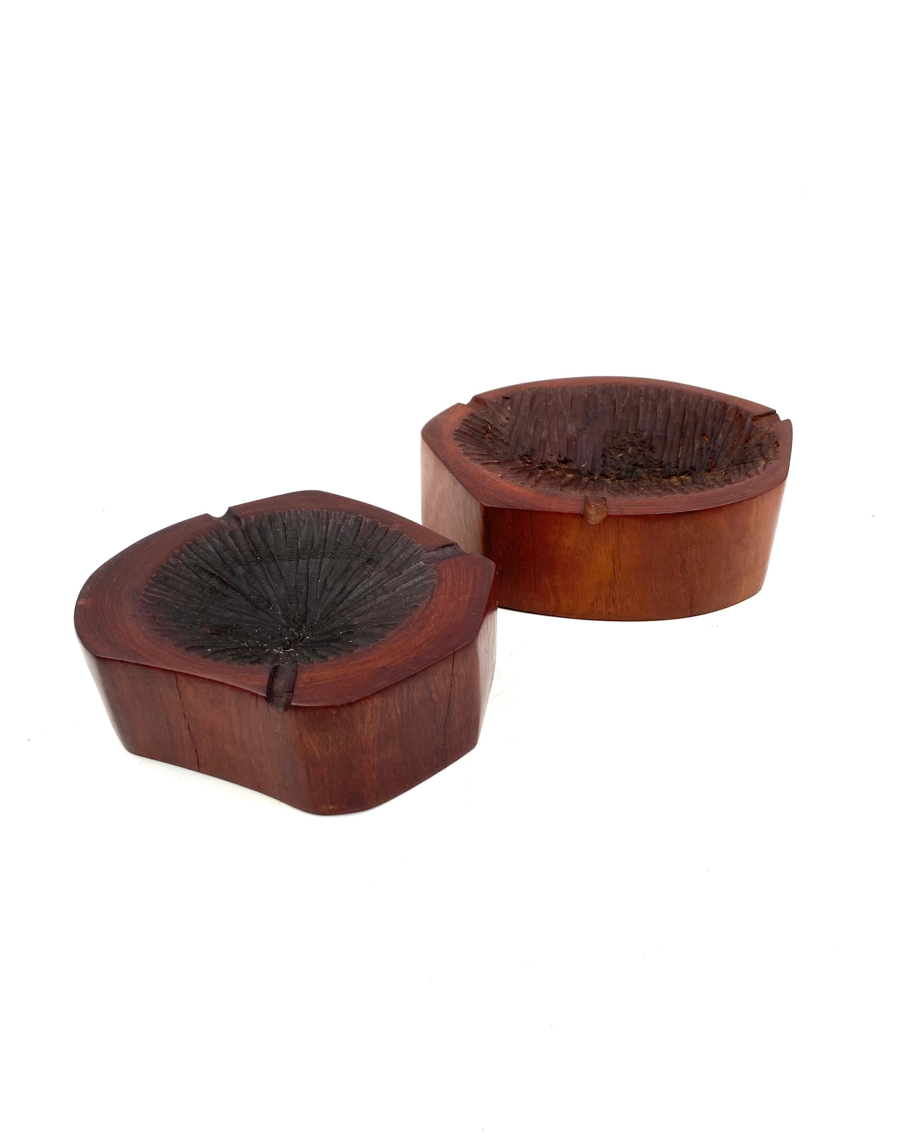 Wood Organic modern set of 2 wood ashtrays, France 1970s For Sale
