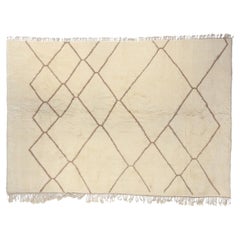 Tapis moderne et organique marocain Beni Ourain de la tribu berbère, 12'09 x 08'07