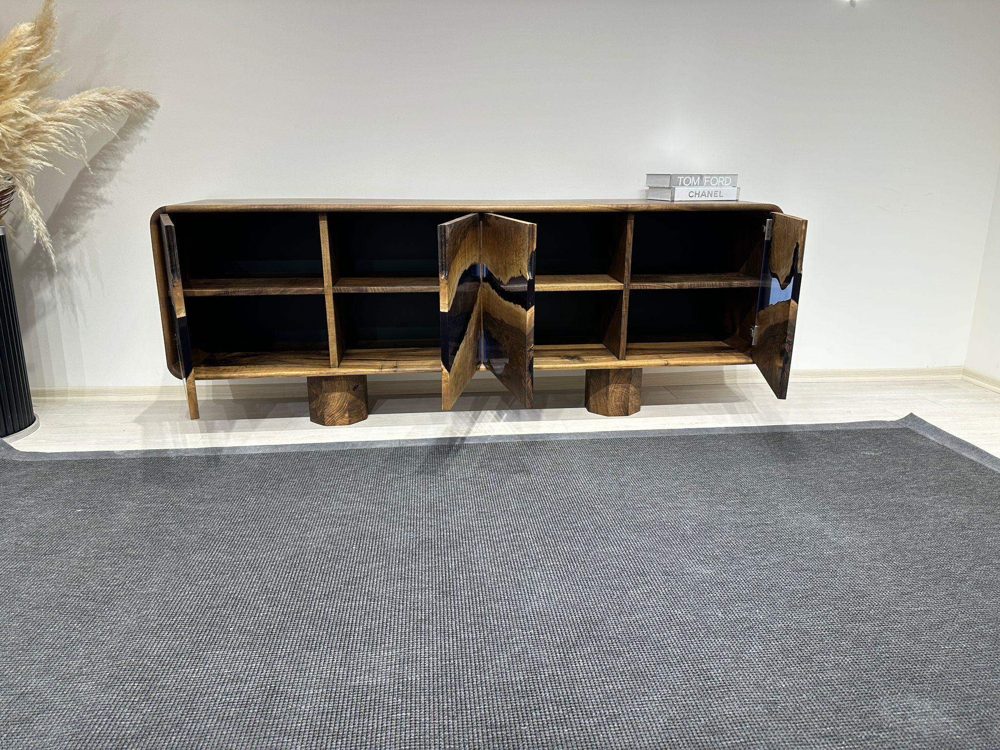 Handgefertigtes Sideboard aus Schwarznussholz - Sideboard aus Epoxidharz - Individuelles Epoxidharzkabinett im Angebot 2