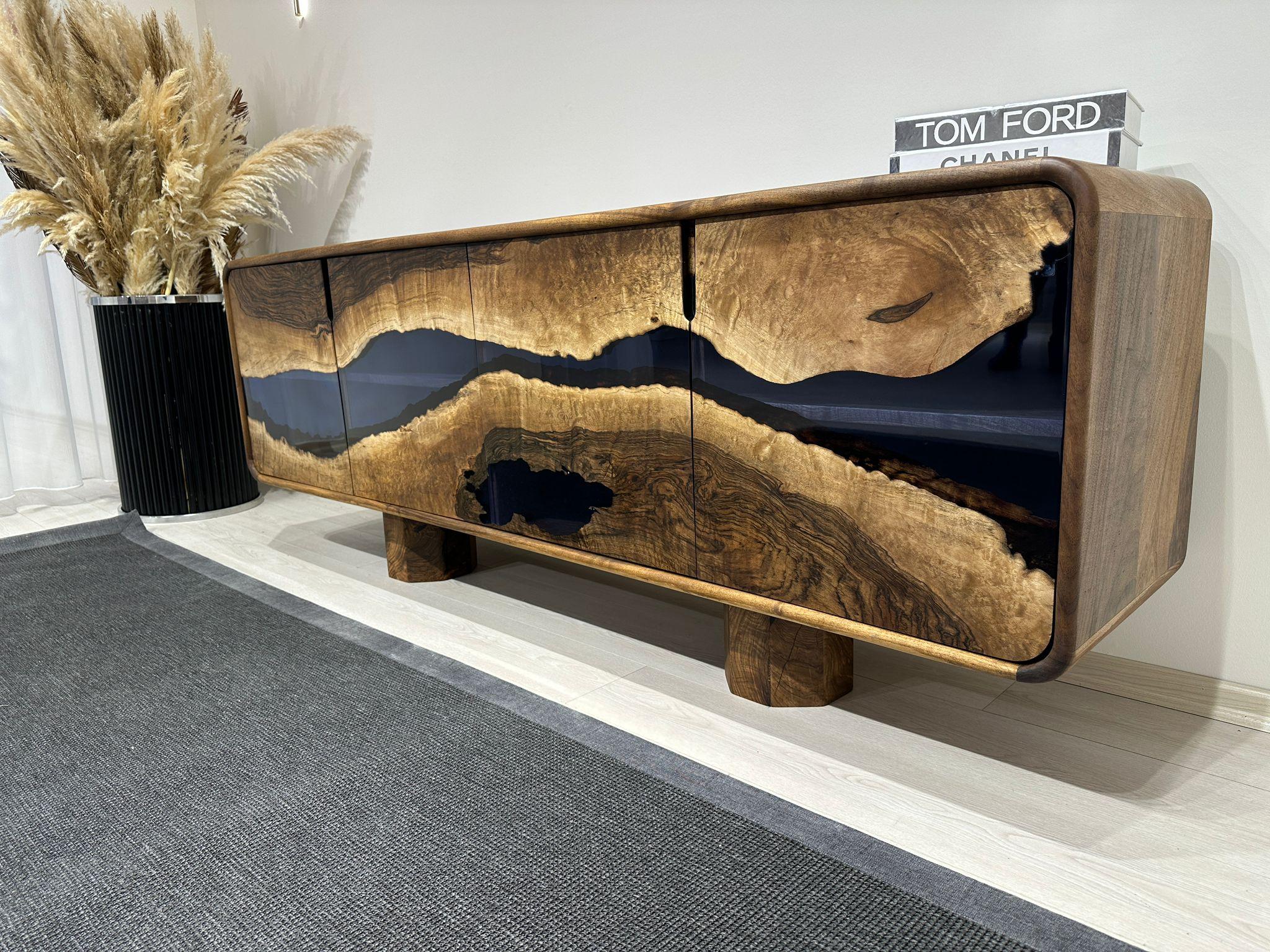 Handgefertigtes Sideboard aus Schwarznussholz - Sideboard aus Epoxidharz - Individuelles Epoxidharzkabinett im Angebot 4