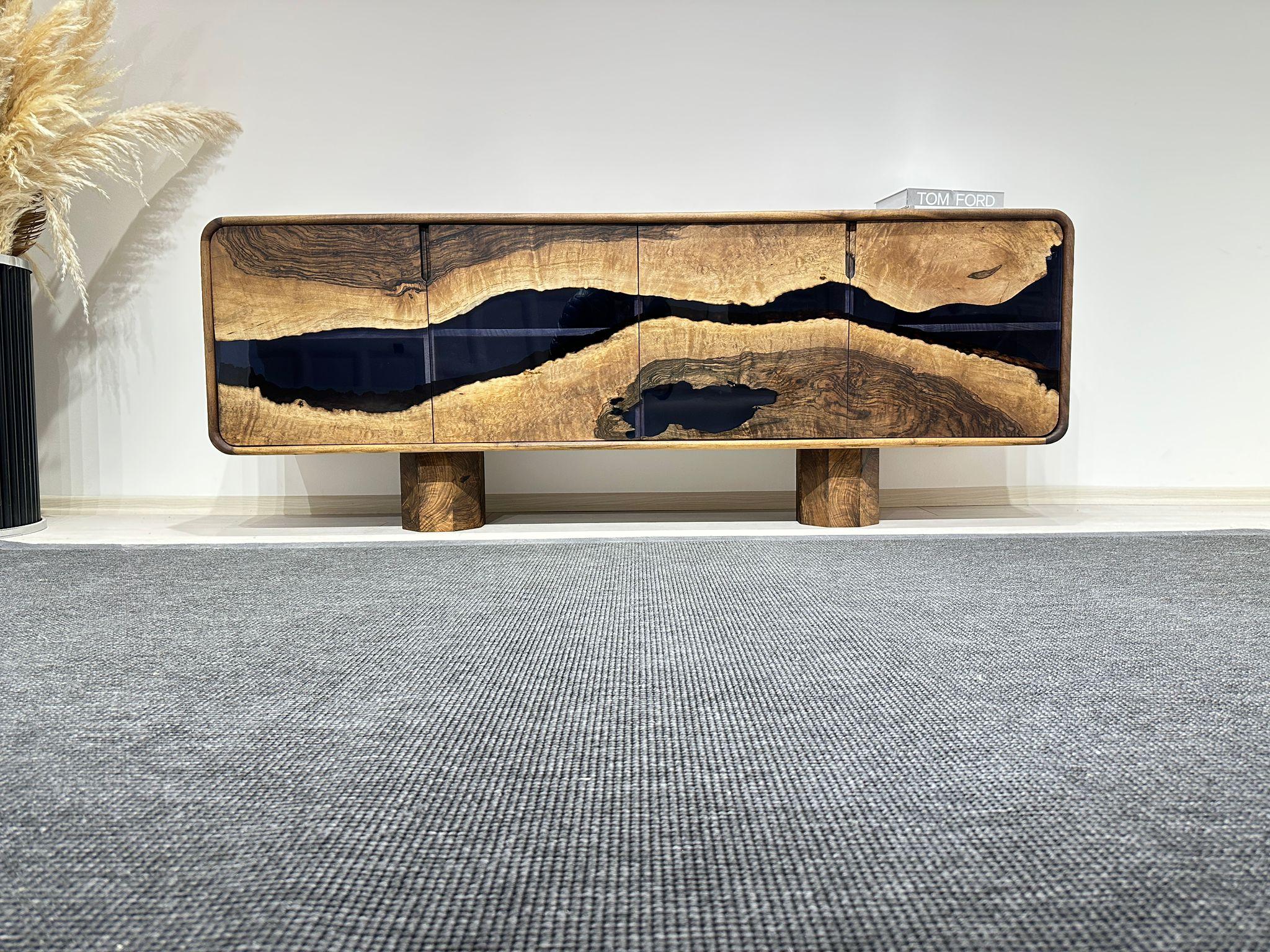 Handgefertigtes Sideboard aus Schwarznussholz - Sideboard aus Epoxidharz - Individuelles Epoxidharzkabinett (Harz) im Angebot