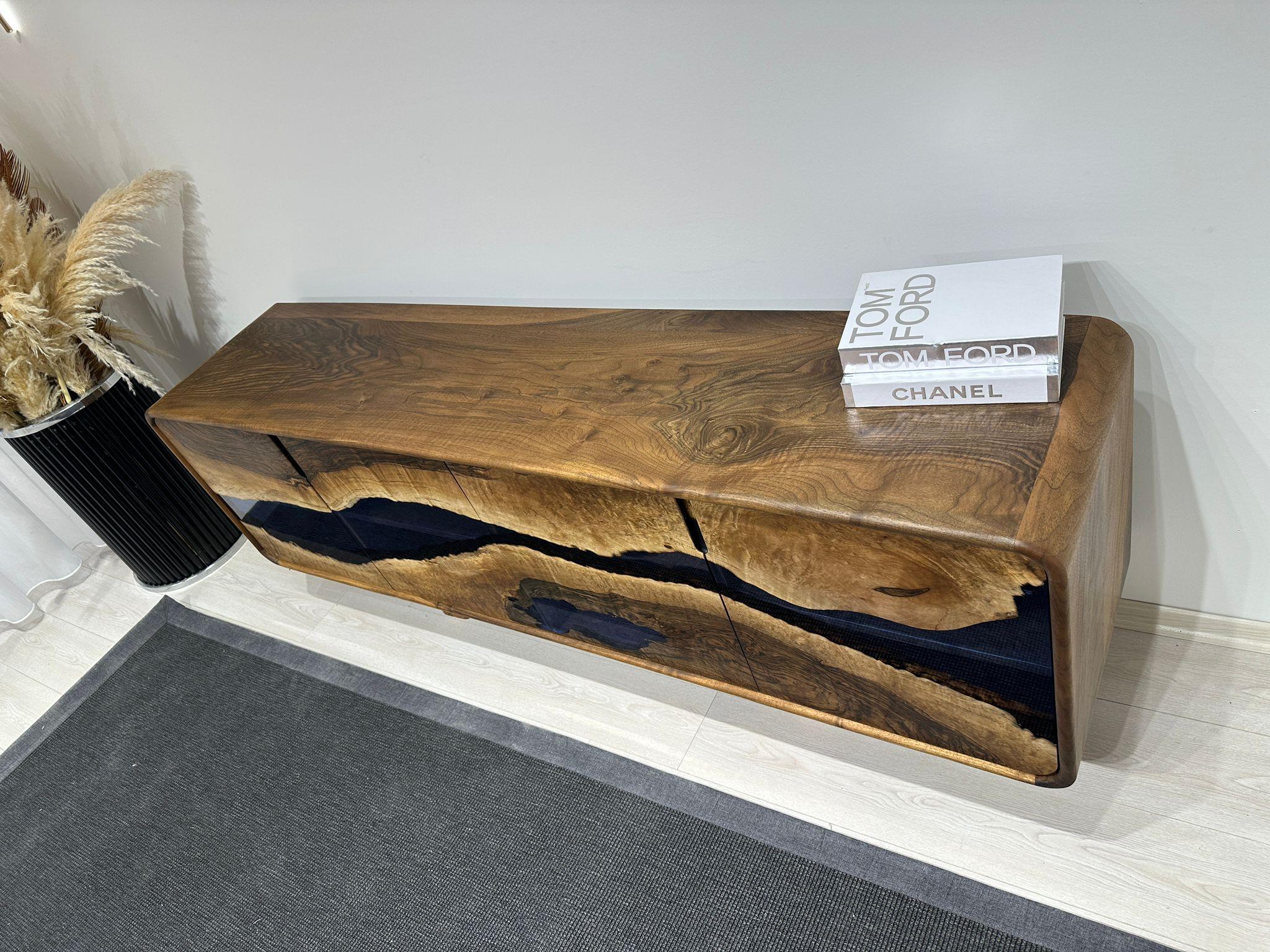 Handgefertigtes Sideboard aus Schwarznussholz - Sideboard aus Epoxidharz - Individuelles Epoxidharzkabinett im Angebot 1