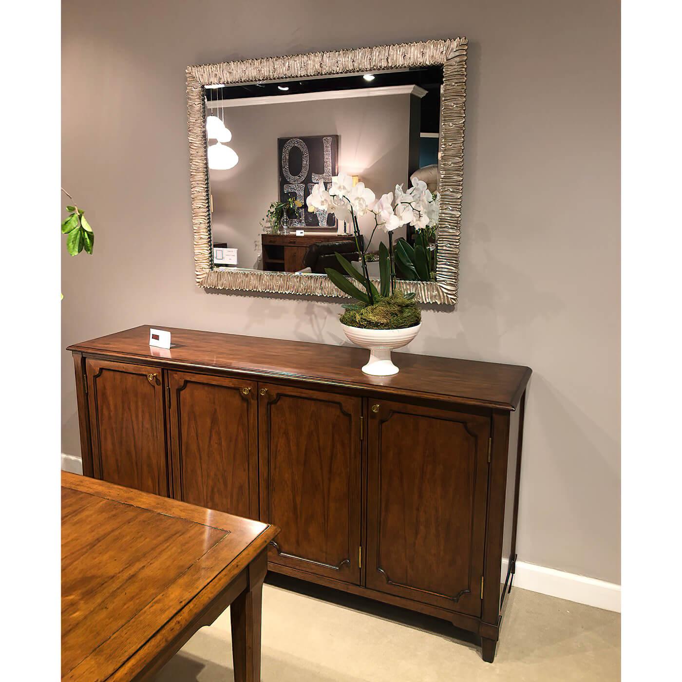 Specchio organico moderno in argento dorato In condizioni Nuovo in vendita a Westwood, NJ