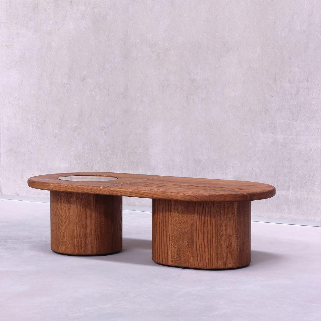 Organique Table basse CELESTE en bois massif de chêne américain de fabrication moderne et organique avec laiton en vente