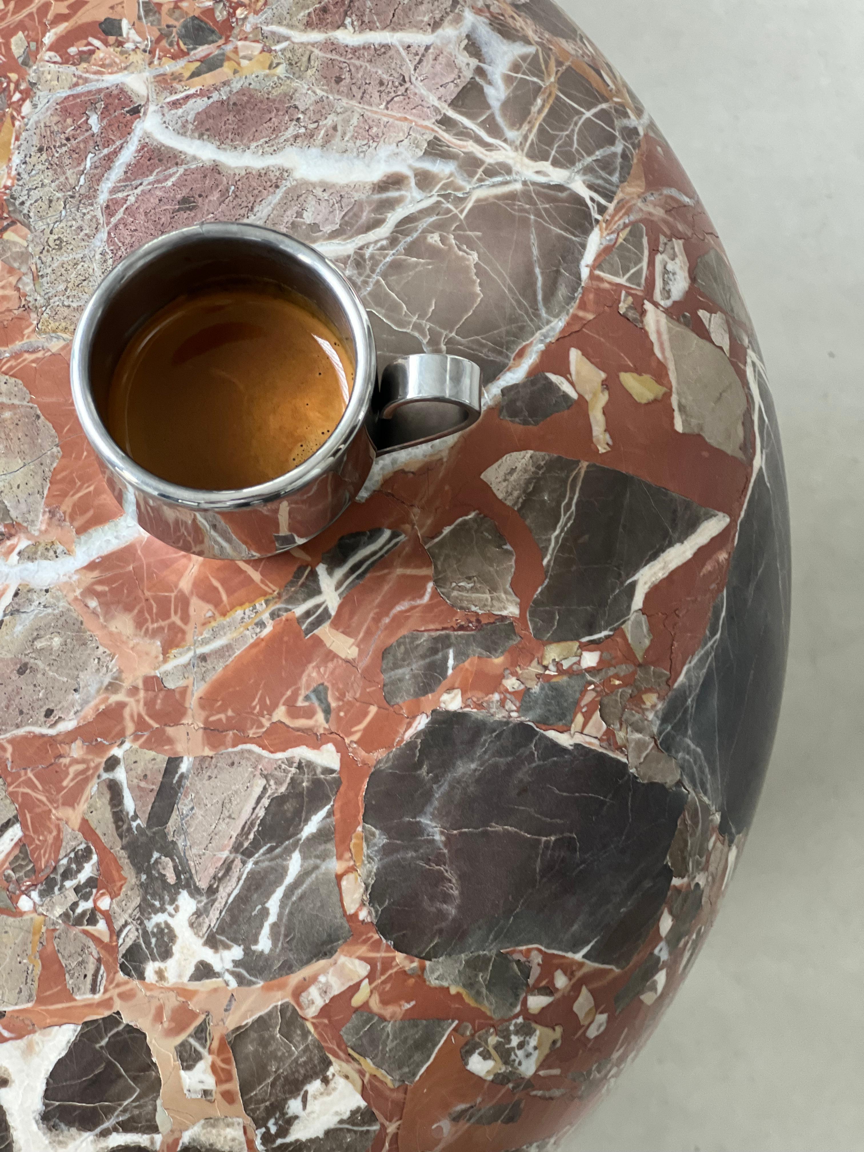 Taburete Moderno Orgánico Escultura de Mesa en Travertino - Estilo Wabi Urbano en venta 7
