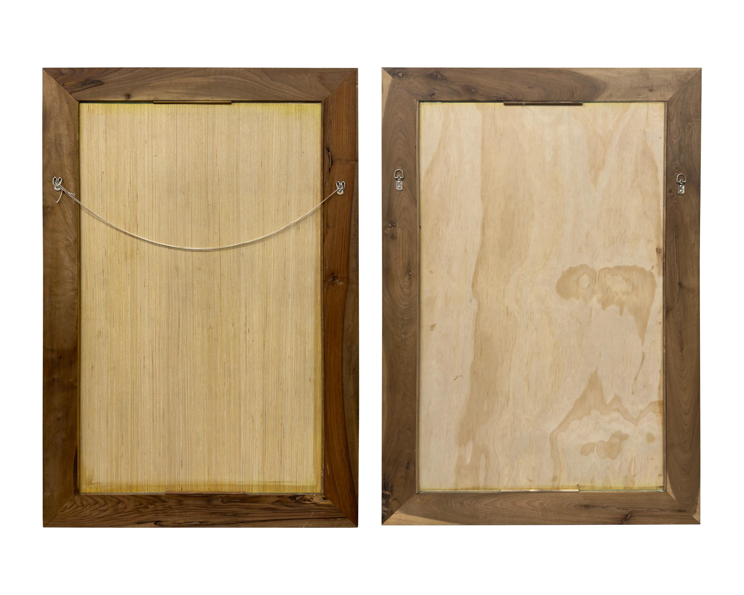 Specchio da parete in stile organico moderno in noce e ottone con design a filigrana, una coppia in vendita 2