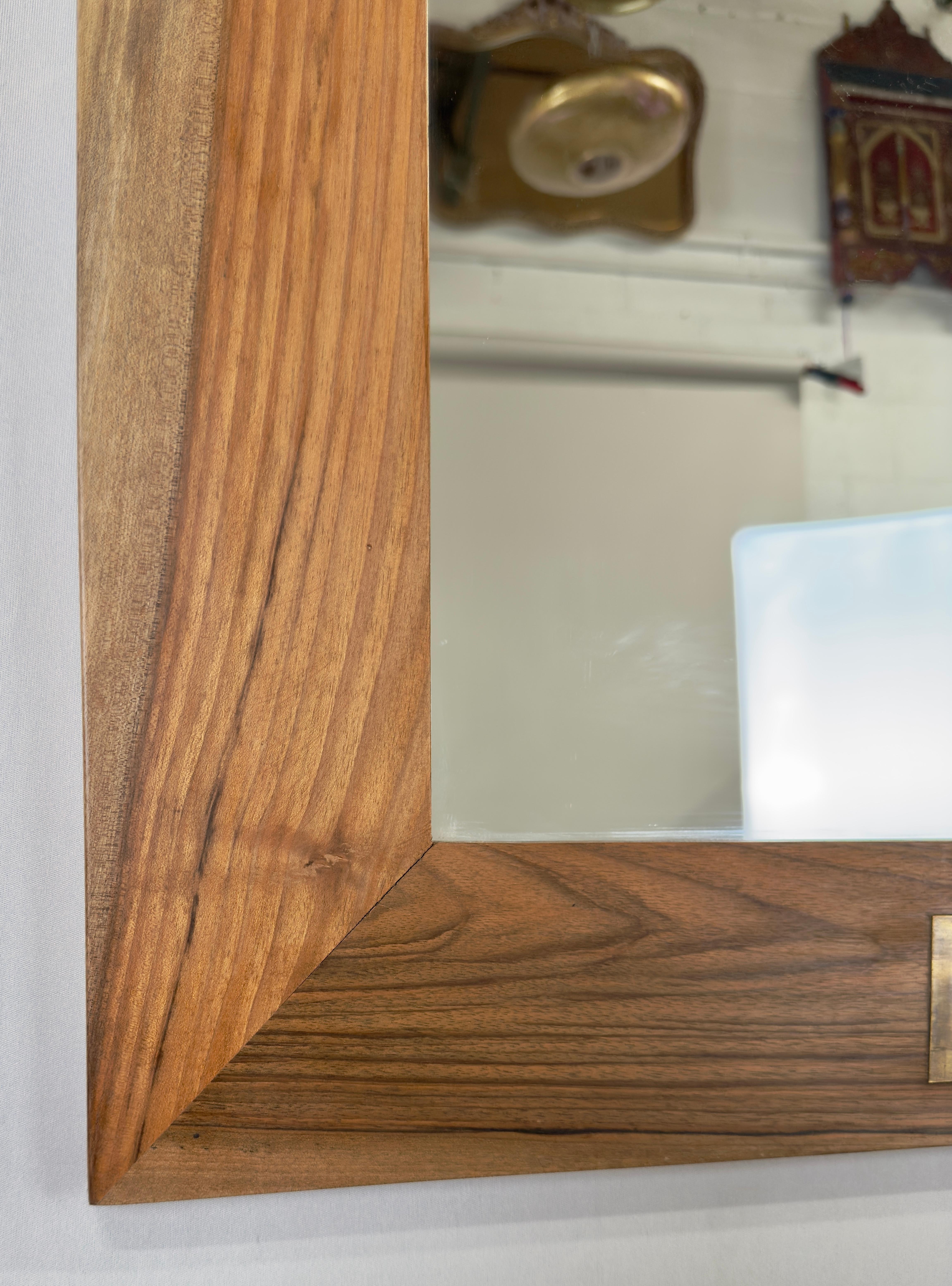 Inconnu Miroir mural ou console de style Organic Modernity en noyer et laiton au design filigrané en vente