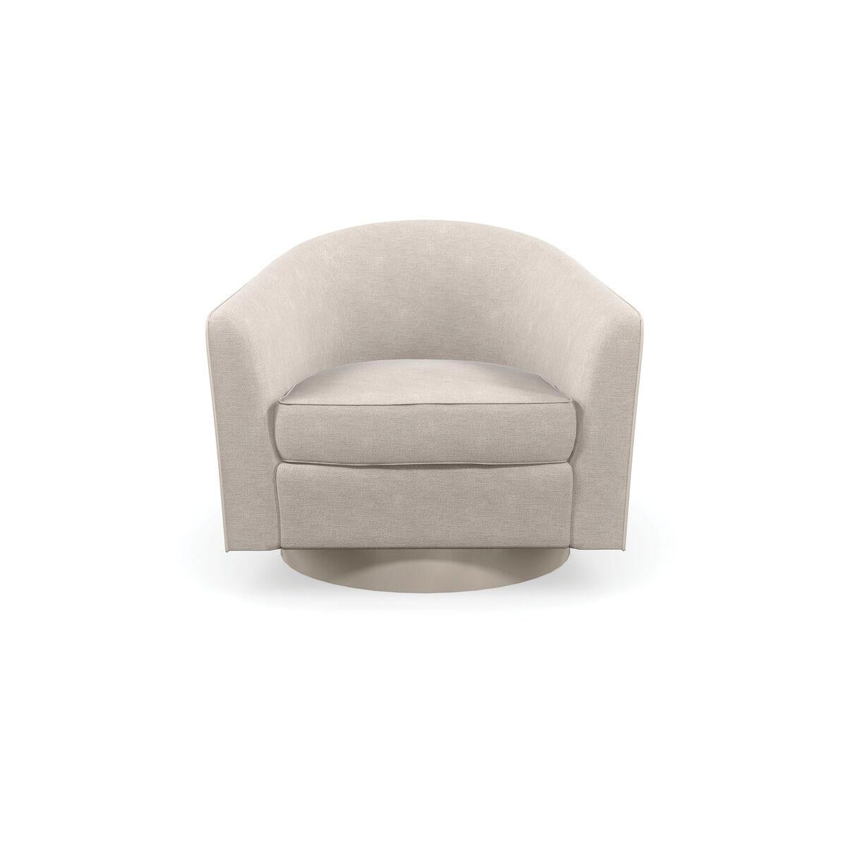 Esta silla giratoria suavemente curvada introduce un estilo fluido y orgánico en las zonas de asiento. Un estampado de hojas de ginkgo acolchadas que se extienden en abanico a lo largo del respaldo crea repetición y un sutil movimiento, acentuado
