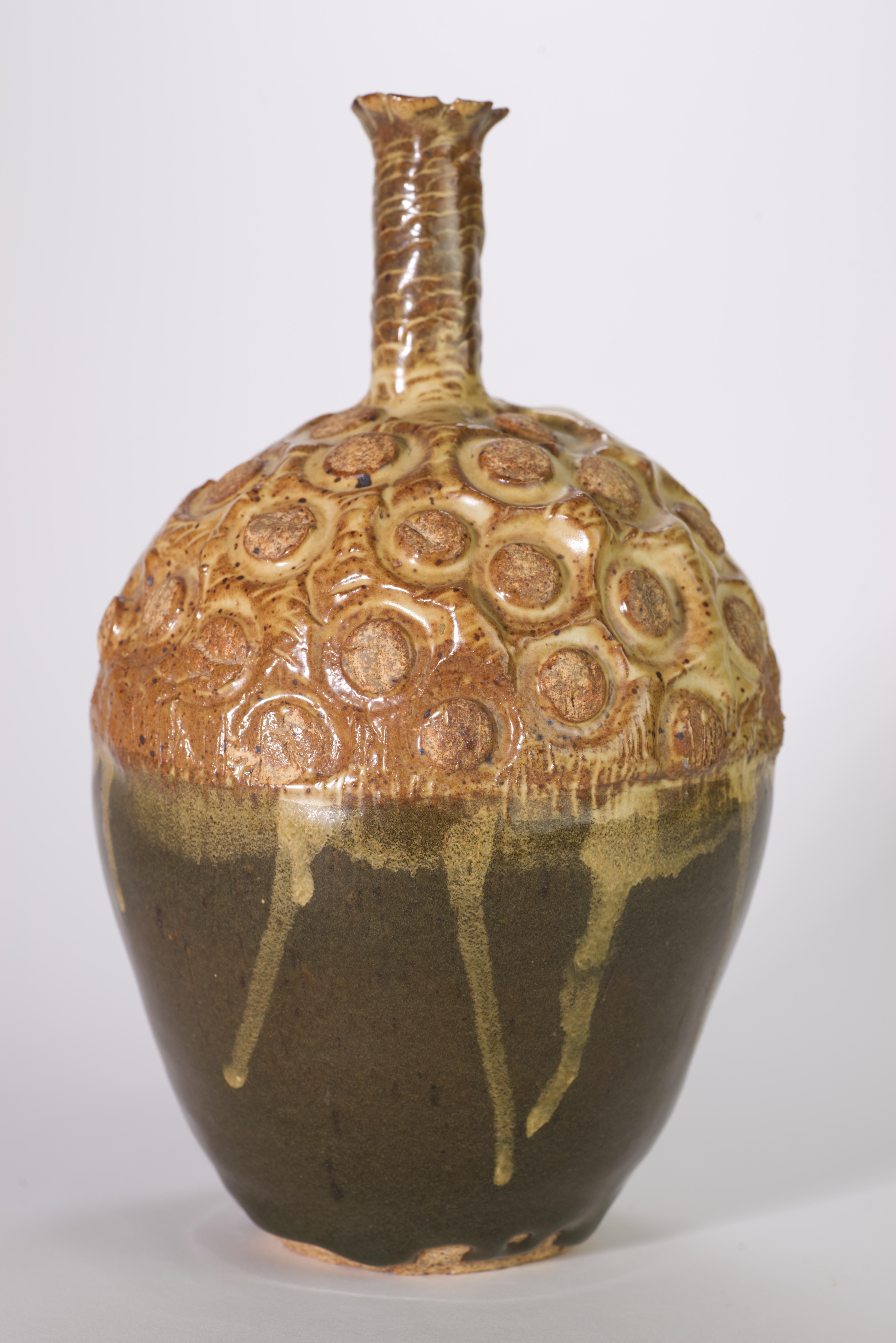 Organic Modern Textured Acorn Shaped Vase, American Art Studio Pottery In Good Condition For Sale In Clifton Springs, NY