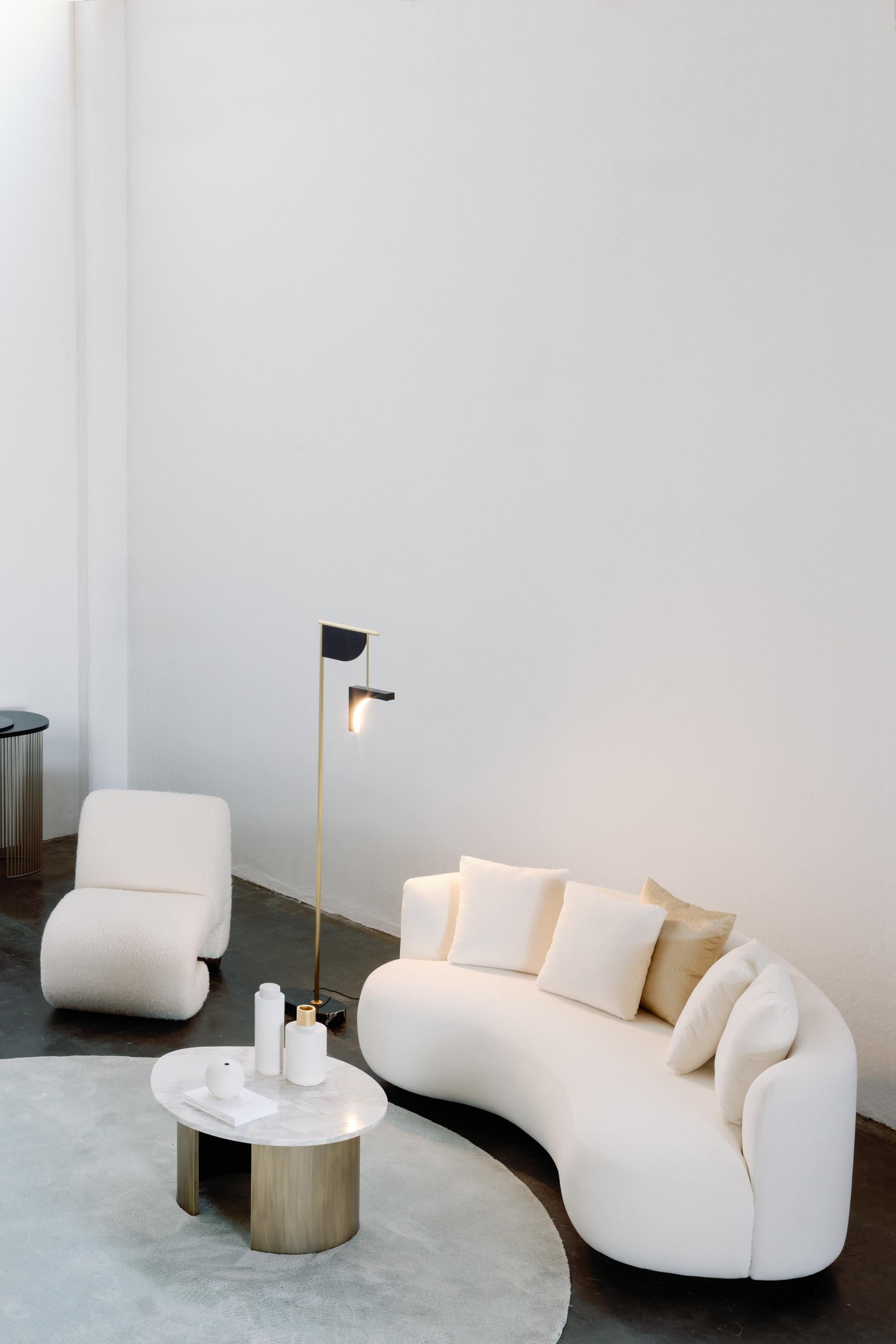 Sofá curvo gemelo moderno ecológico, jacquard italiano, hecho a mano Portugal Greenapple Latón en venta