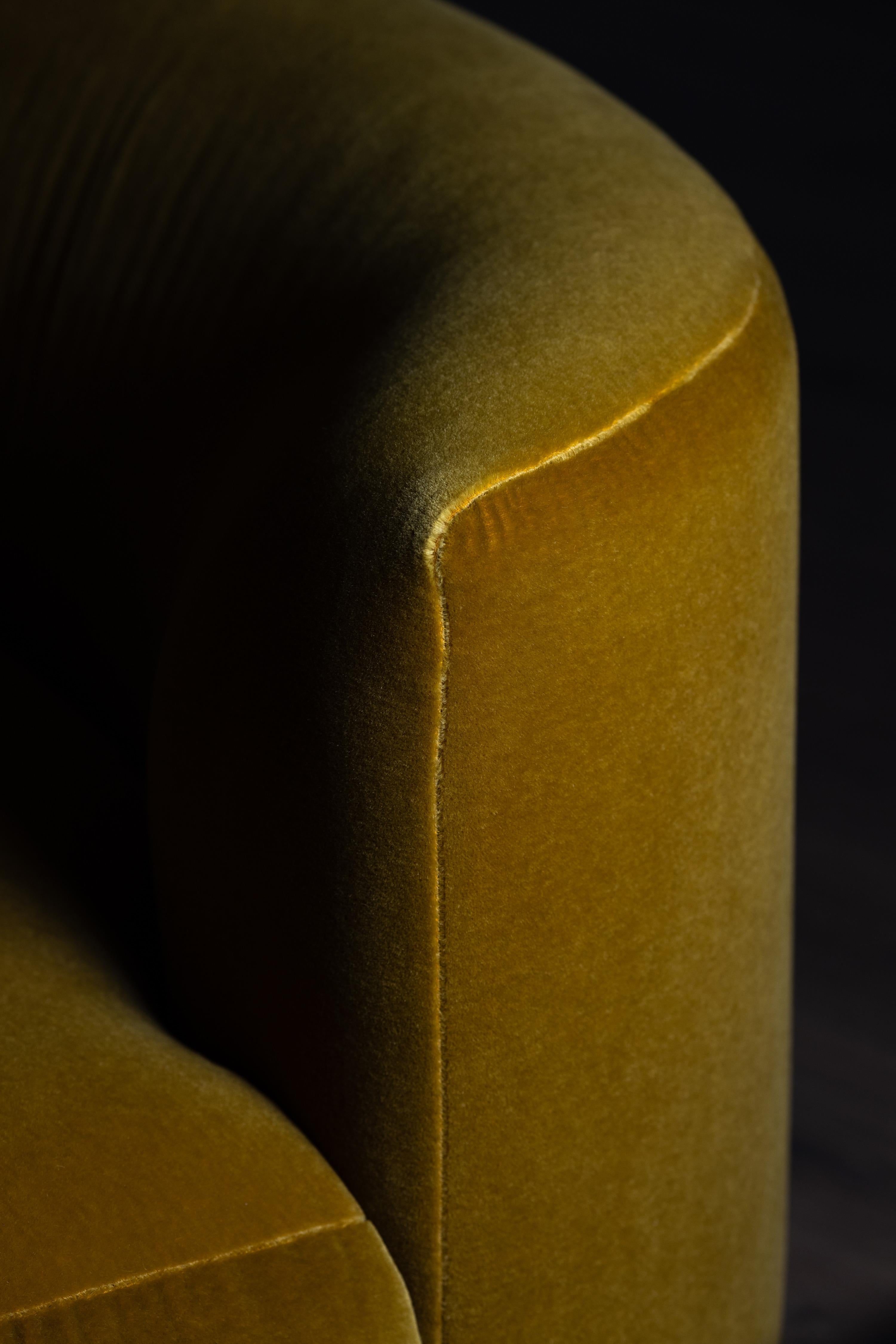 Divano organico moderno a due piazze, Dedar Mustard Mohair, fatto a mano Greenapple in vendita 9