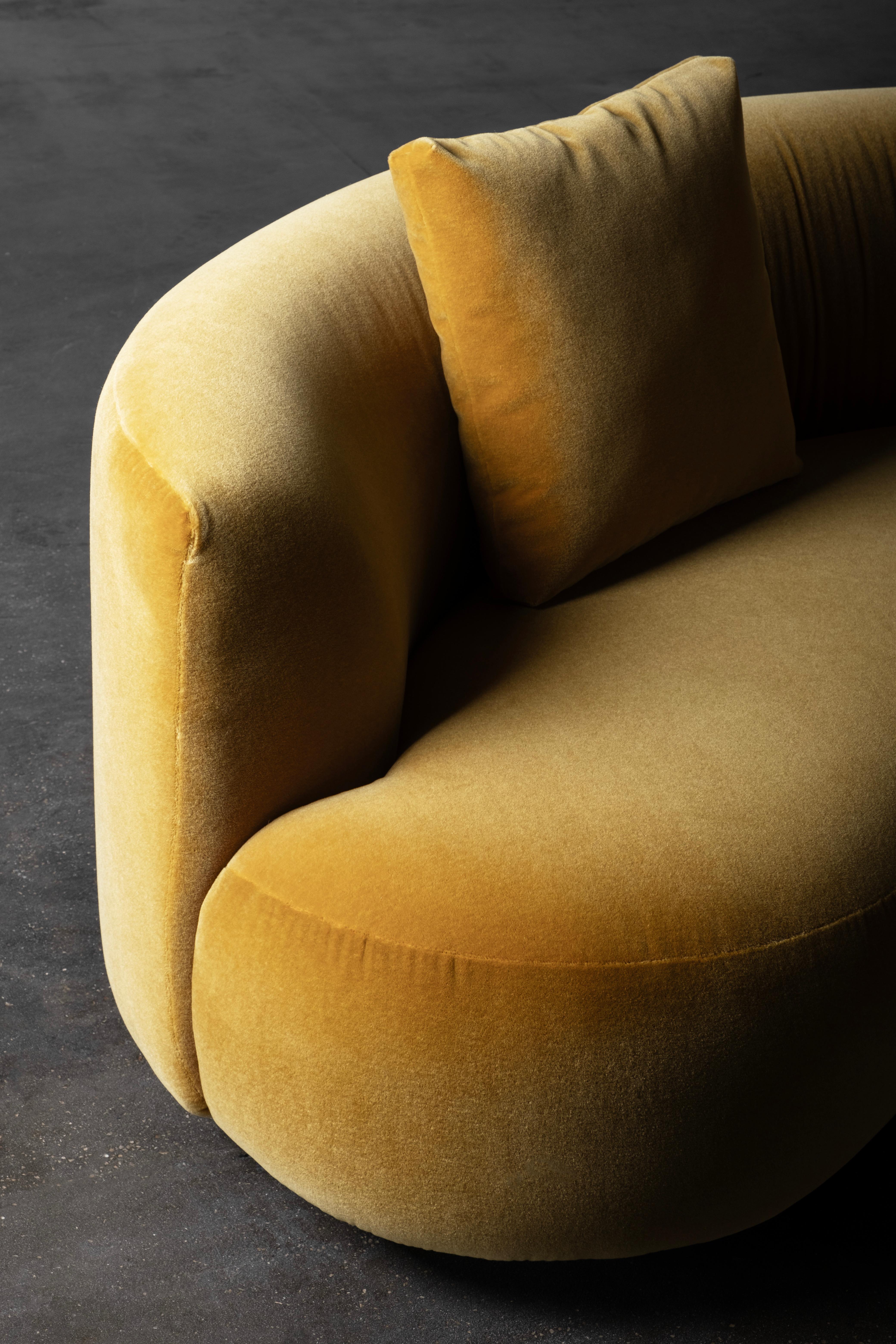 Tessuto Divano organico moderno a due piazze, Dedar Mustard Mohair, fatto a mano Greenapple in vendita