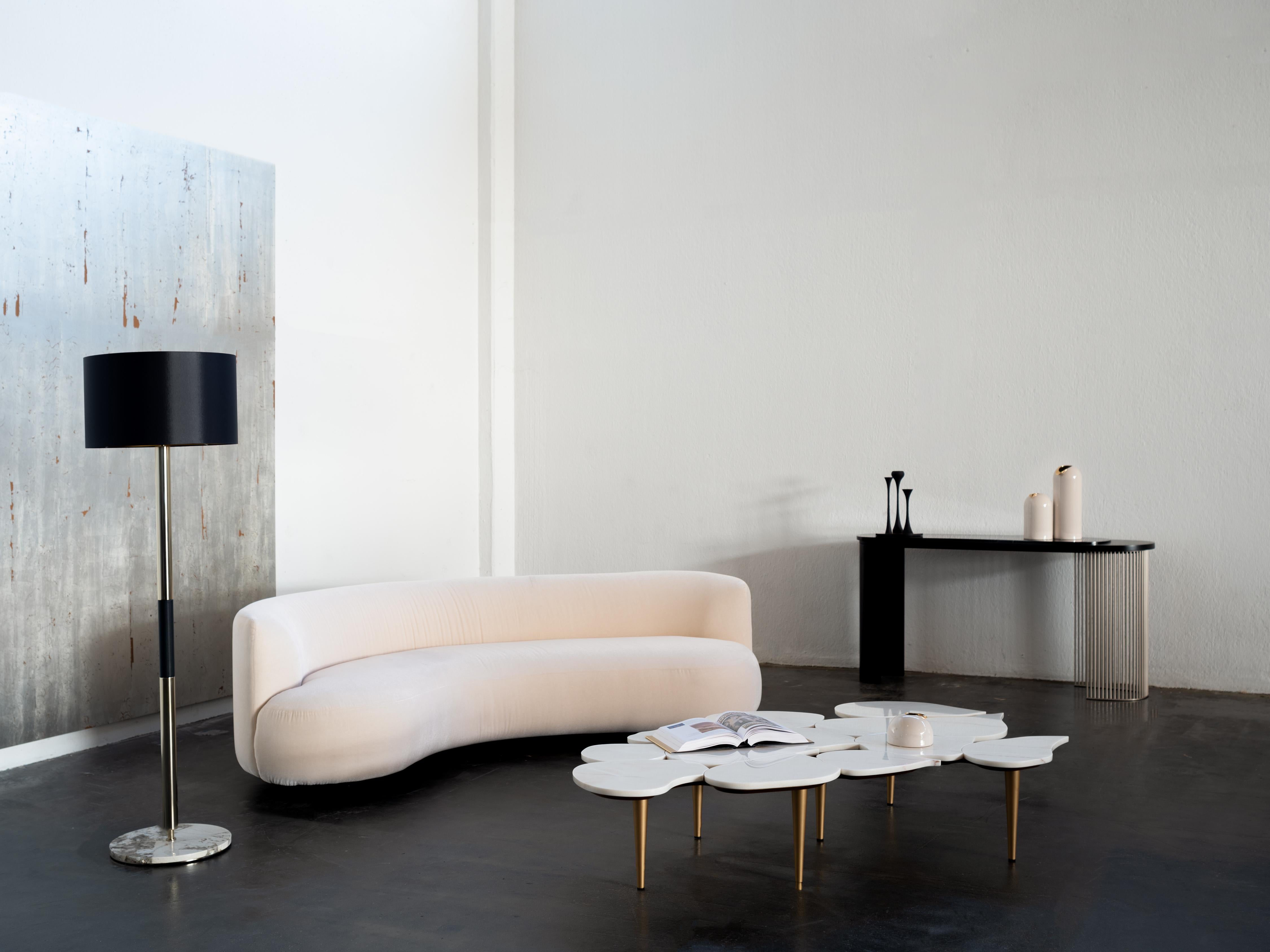 Canapé moderne organique à deux places, en velours Dedar, en laiton, fait à la main par Greenapple en vente 5