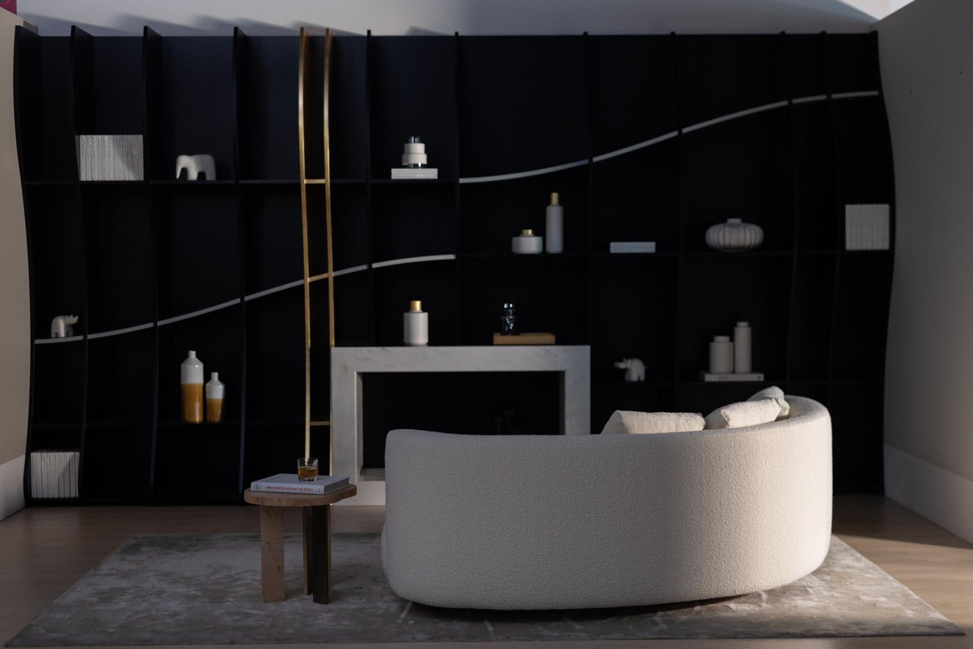 XXIe siècle et contemporain Canapé moderne organique à deux places, en velours Dedar, en laiton, fait à la main par Greenapple en vente