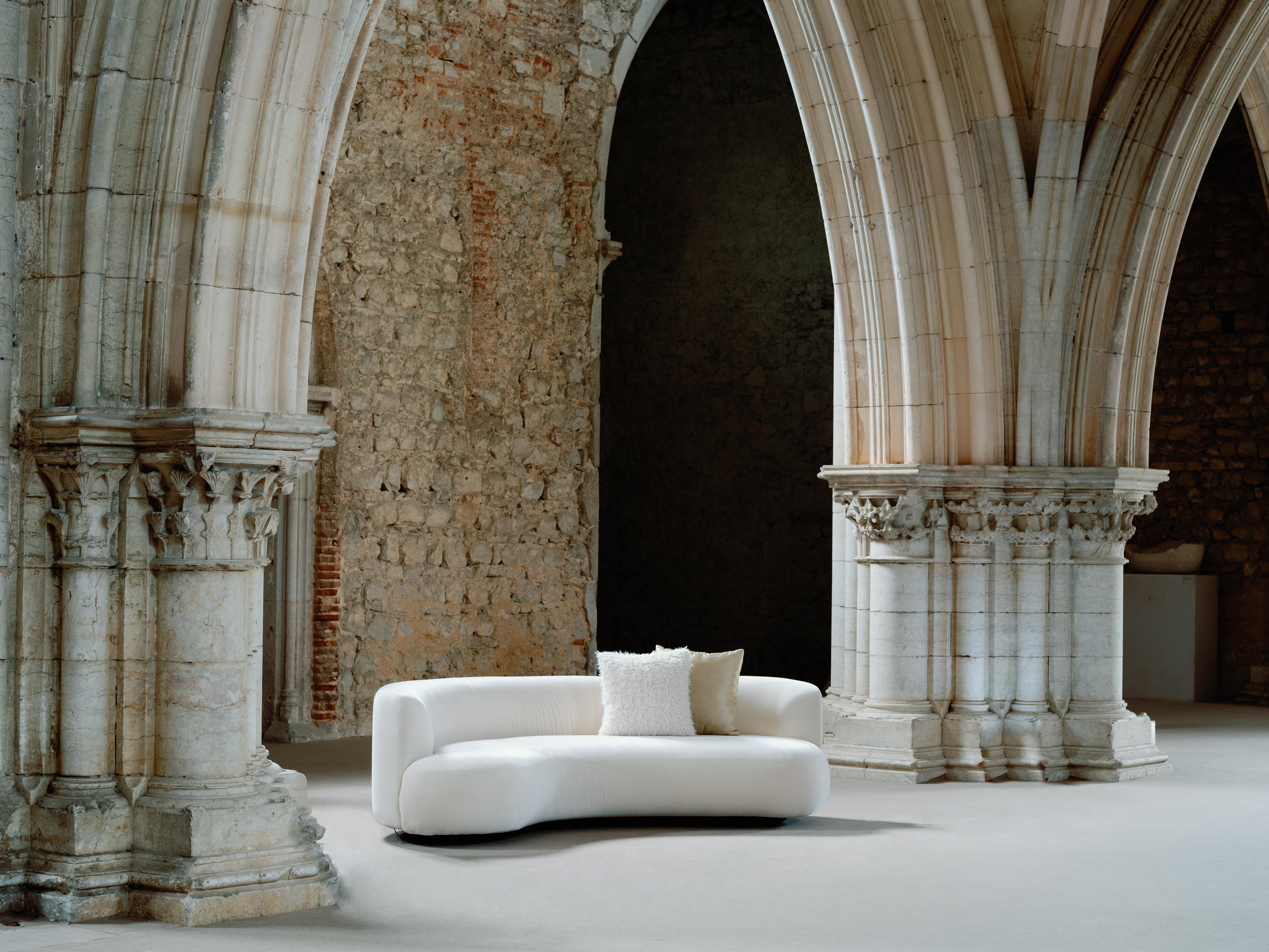 Sofá curvo gemelo moderno orgánico, bouclé blanco, hecho a mano Portugal by Greenapple en venta 9