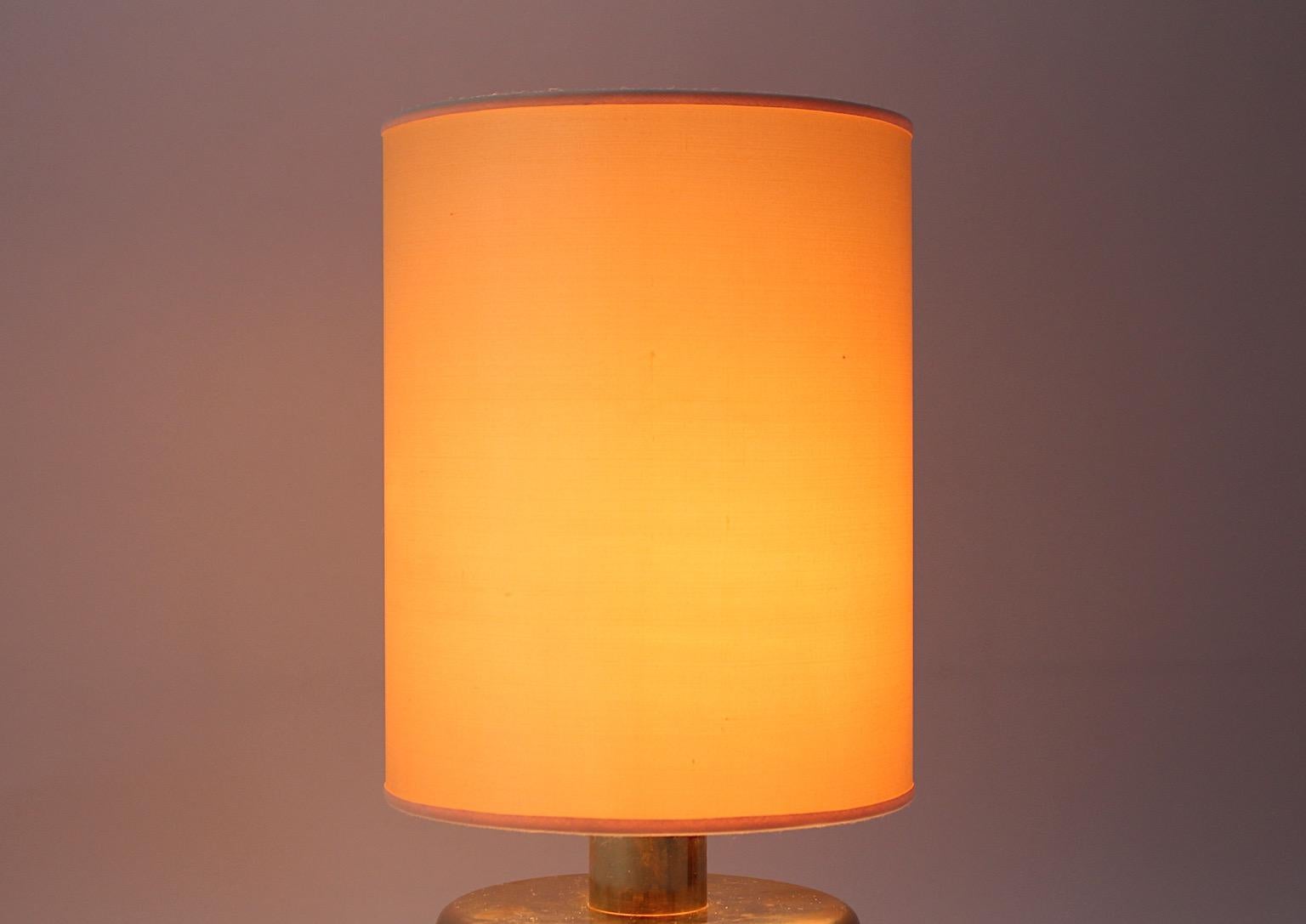 Rotin Lampe de bureau circulaire en laiton organique et moderne, dorée, Italie, années 1970 en vente