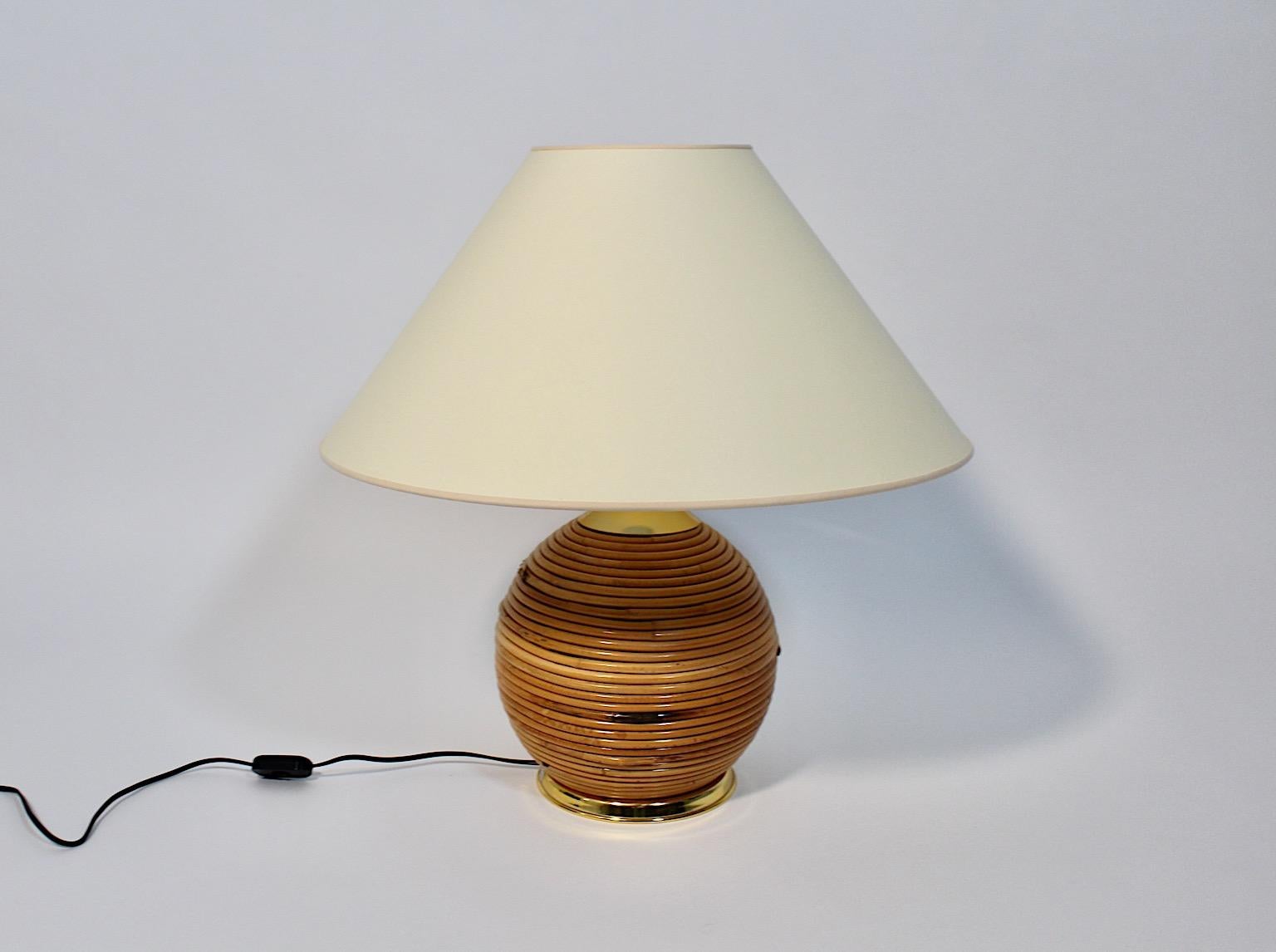 Organic Modern Vintage Table Lamp Rattan Golden Metal 1970s Italy In Good Condition For Sale In Vienna, AT