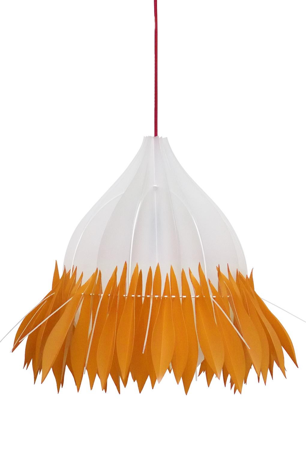 White and red organic modern chandelier pendant made with feathers on polypropylene created by the artist
E 27 15w maxi 750 Lumen
Measures: Diameter of structure: 13.77inches deployed 16.53/18.11 inches
Height 14.96 in. Weight 1kg400
Colors: