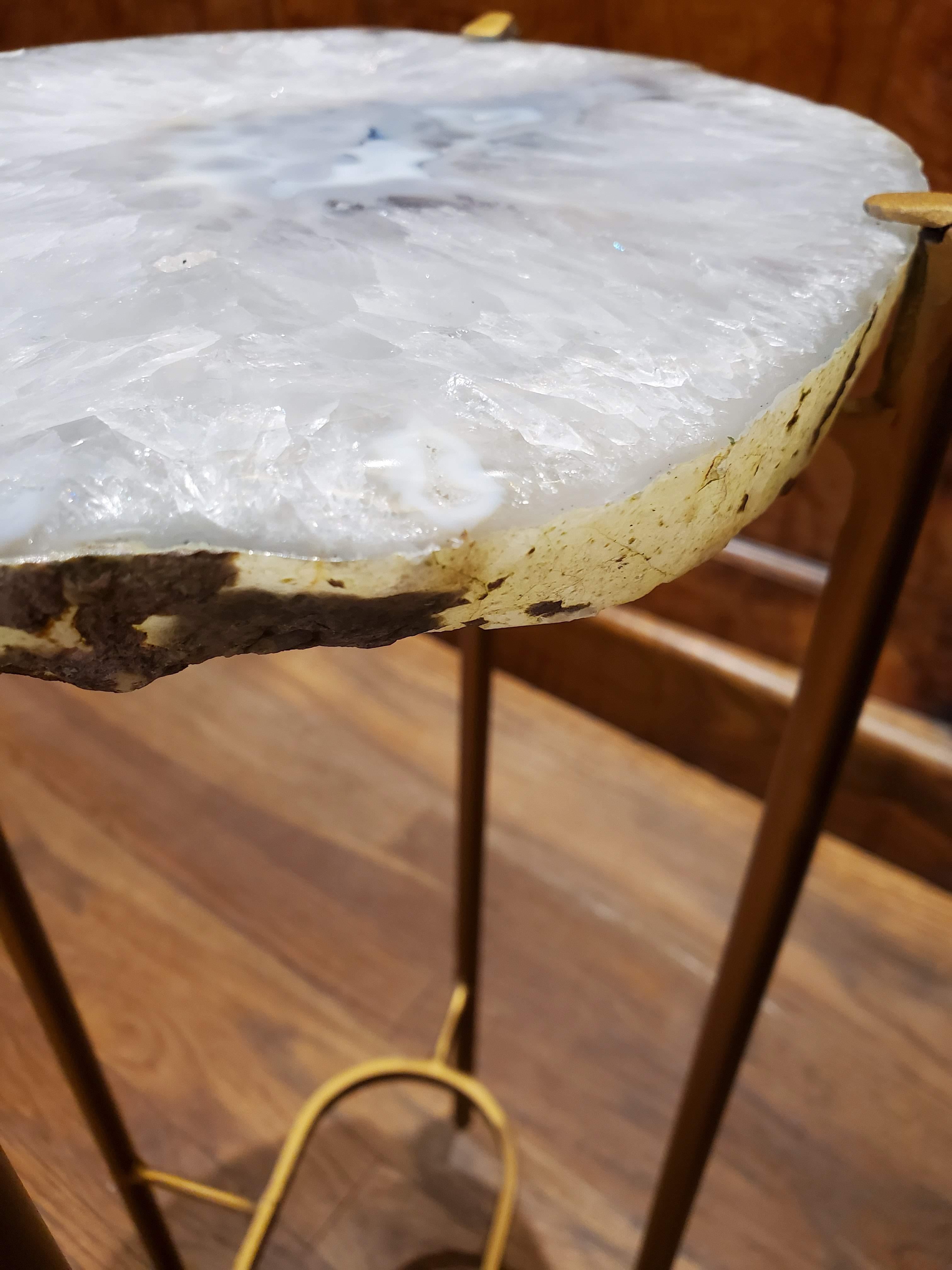 Organic Modern White Blue Gray Quartzite Geode Drink Table with Gold Gilt Base In New Condition In Middleburg, VA