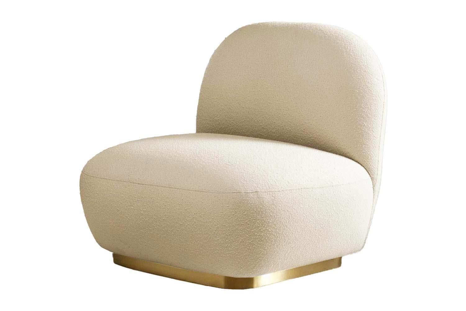Der Susurro Accent Chair ist ein ruhiger, kraftvoller Stuhl, der zur Selbstbeobachtung einlädt. Der Name bedeutet 