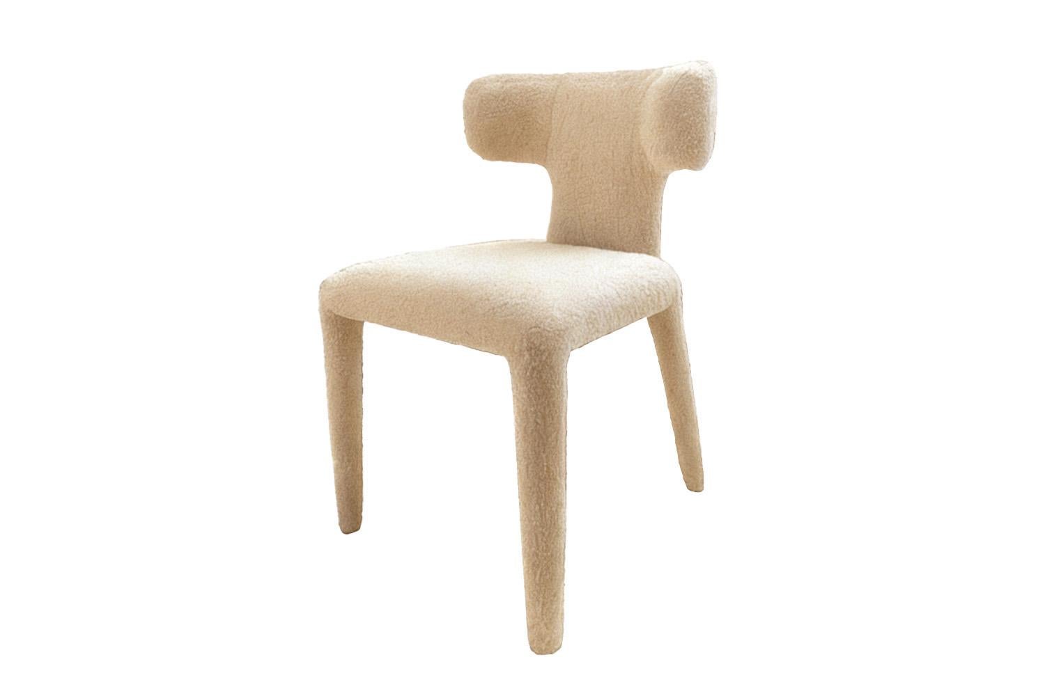Instinct is the truest form of intelligence—and the Instinto Dining Chair gives it shape. With a backrest that feels almost anatomical in its honesty, and a posture that suggests readiness and poise, this chair invites connection beyond the visual.