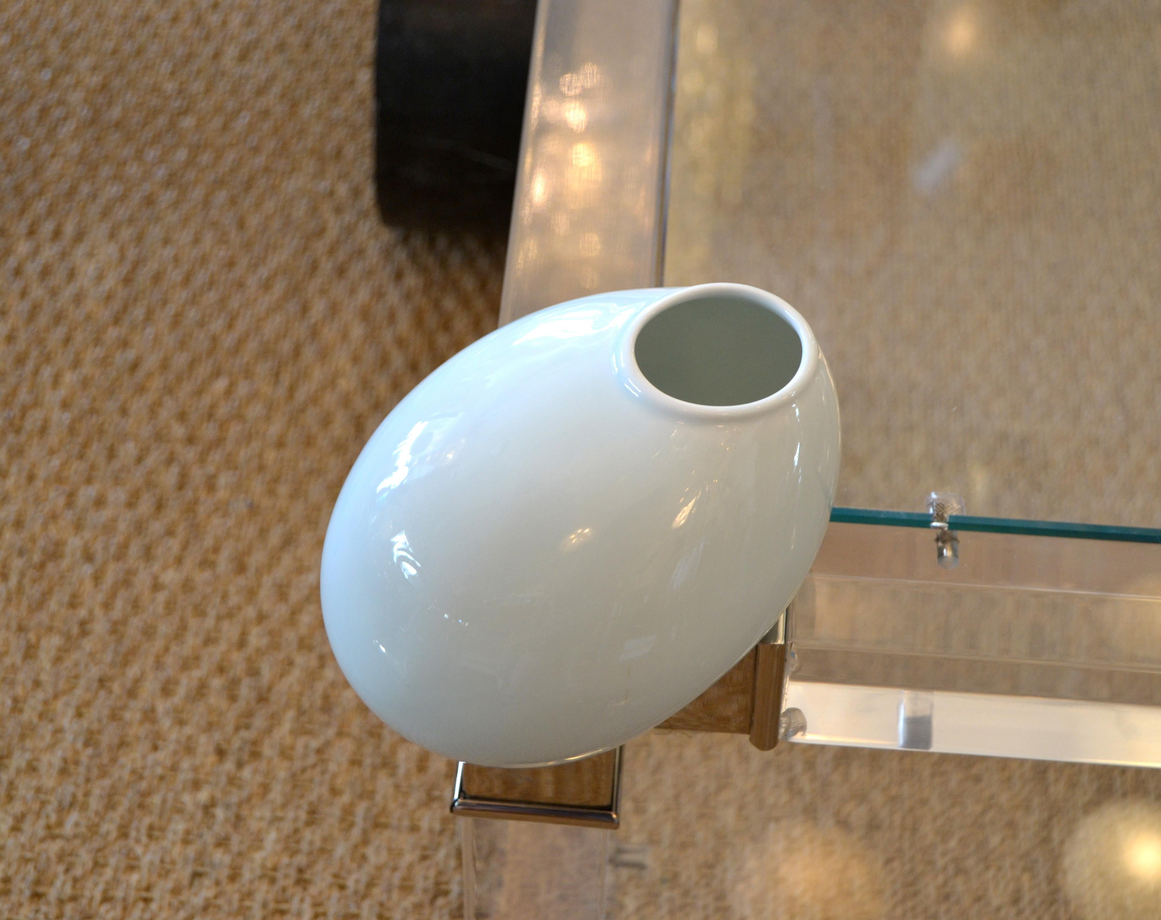 Organic Asian Modern White Ceramic Water Bag Vase Made by Spin Ceramics Shanghai In Good Condition In Miami, FL