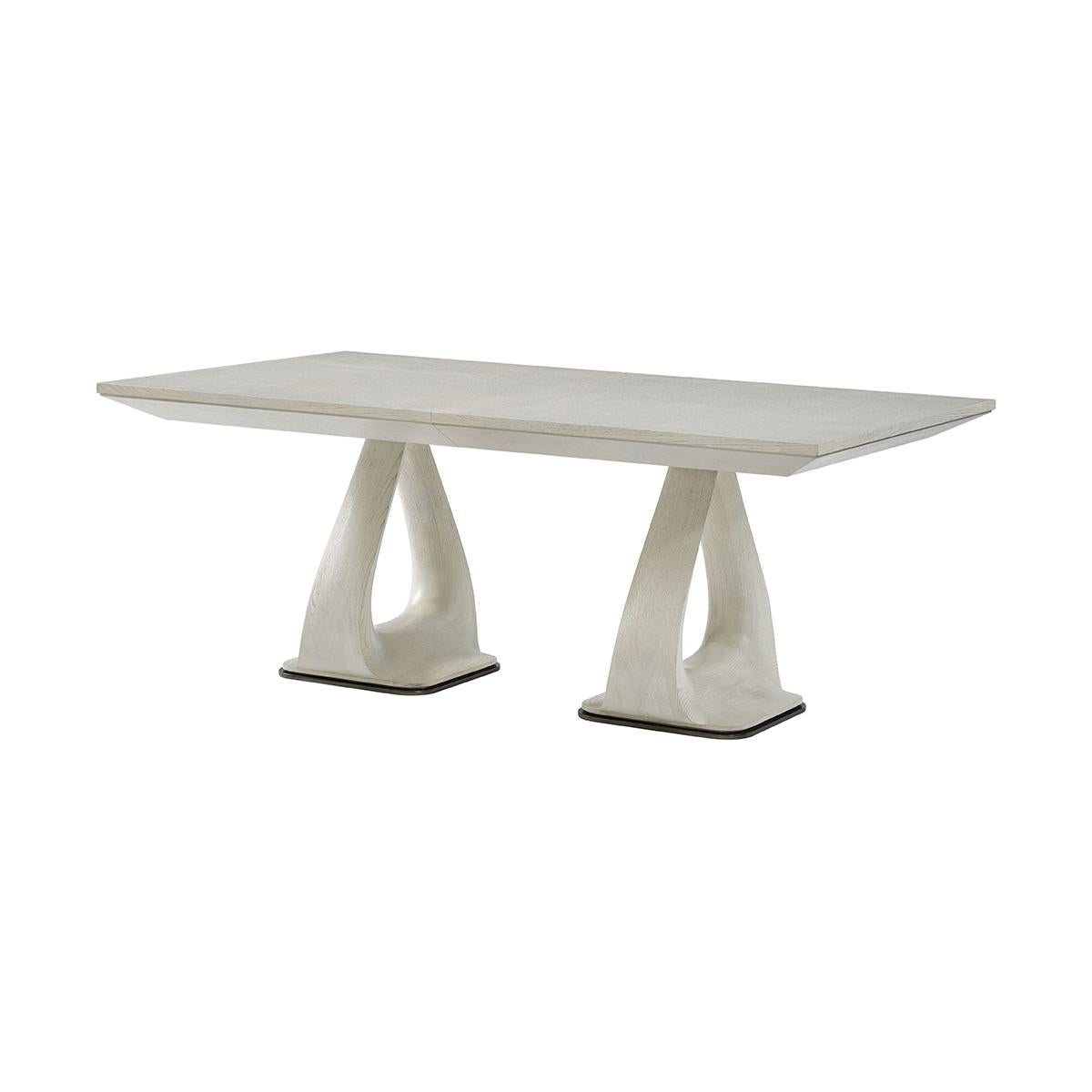 Fabriquée de main de maître à partir de chêne et finie en blanc opale, cette table met en valeur la beauté naturelle du bois grâce à ses lignes douces et délicates et à son plateau en lame de couteau, créant ainsi une atmosphère sophistiquée et