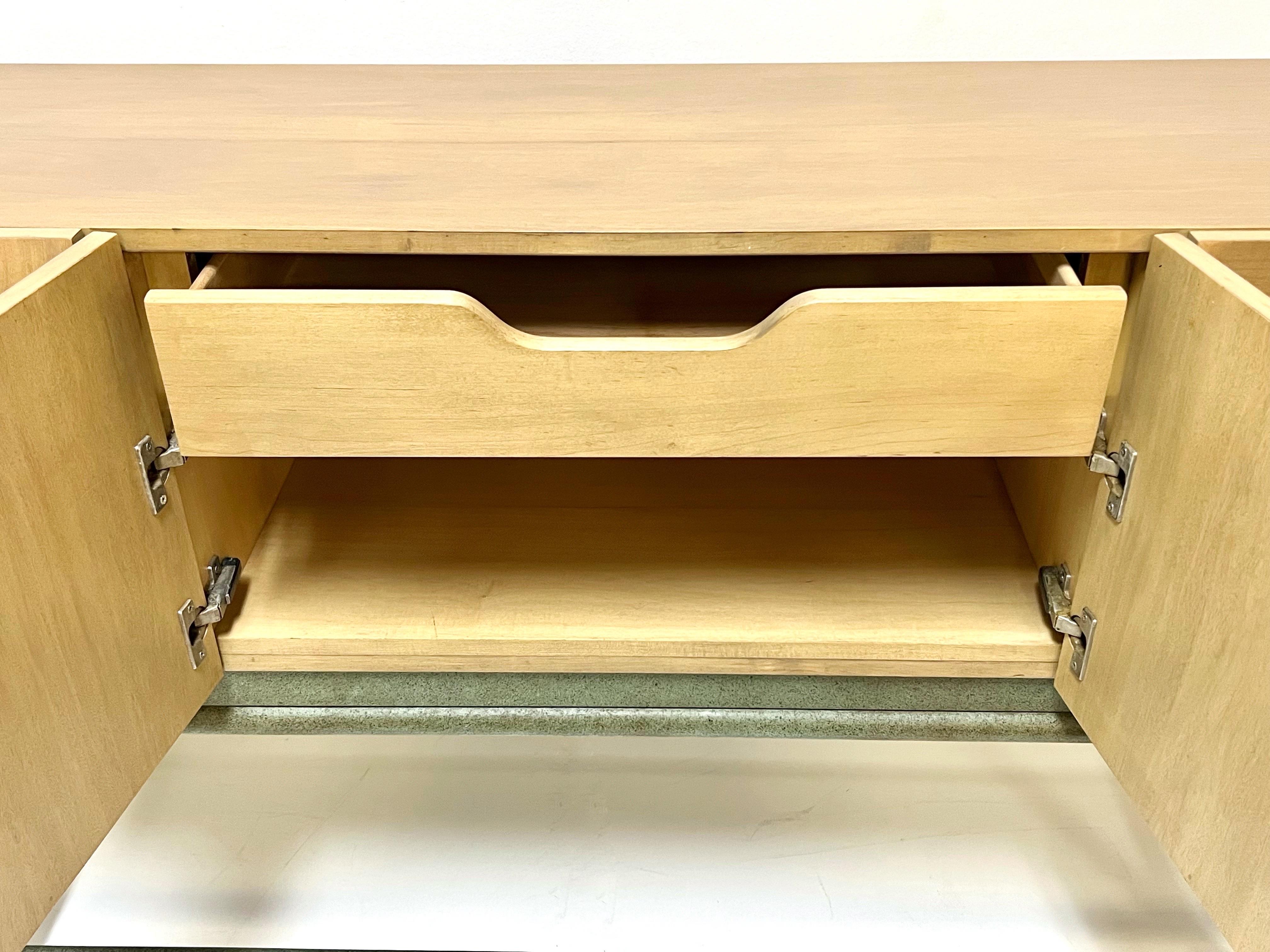 Konsole/ Sideboard aus Holz und Metall, Organische Moderne im Angebot 1