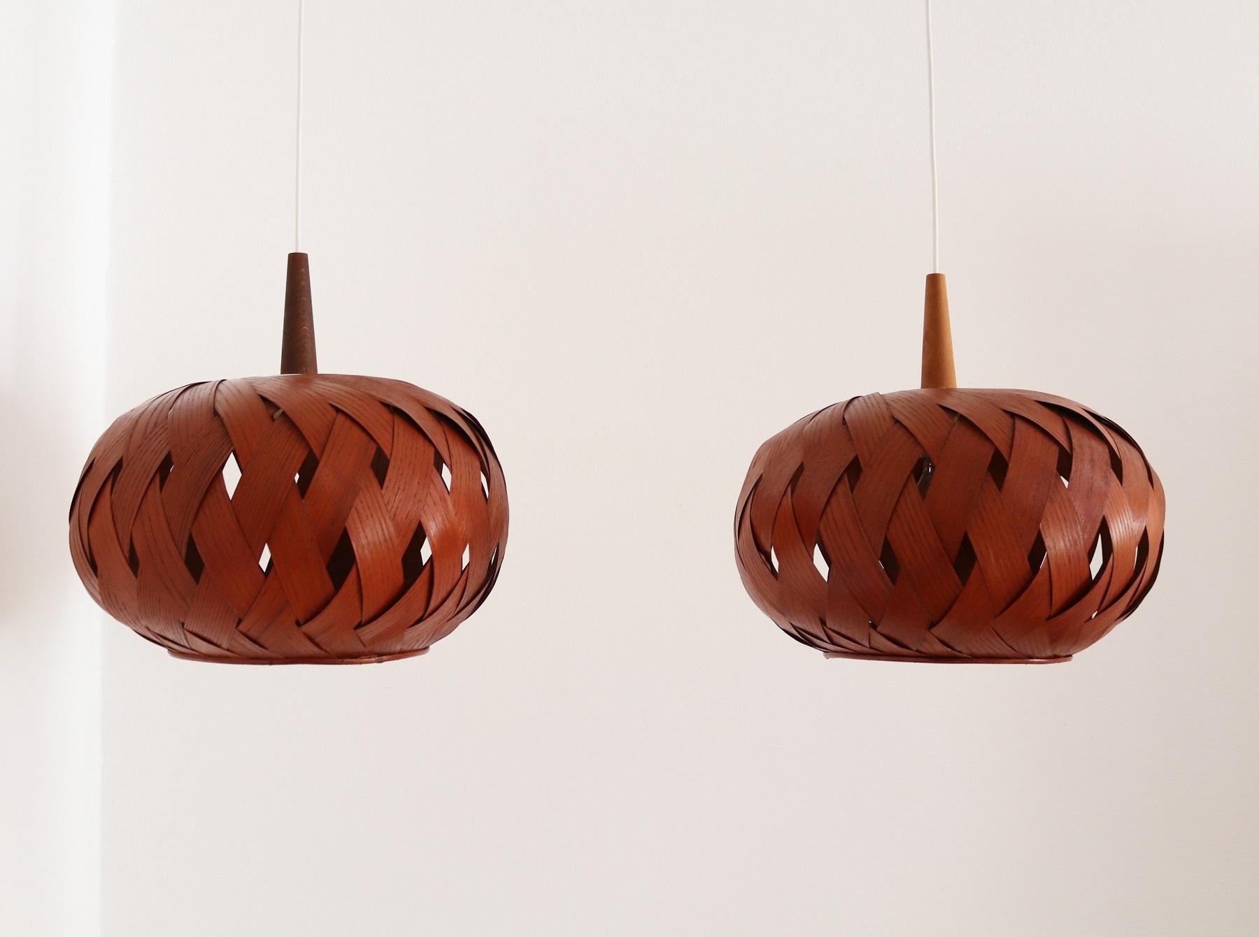 Organic Modernist Natural Teak Wood Veneer and Wicker Pendant Lamp, 1960s For Sale 8