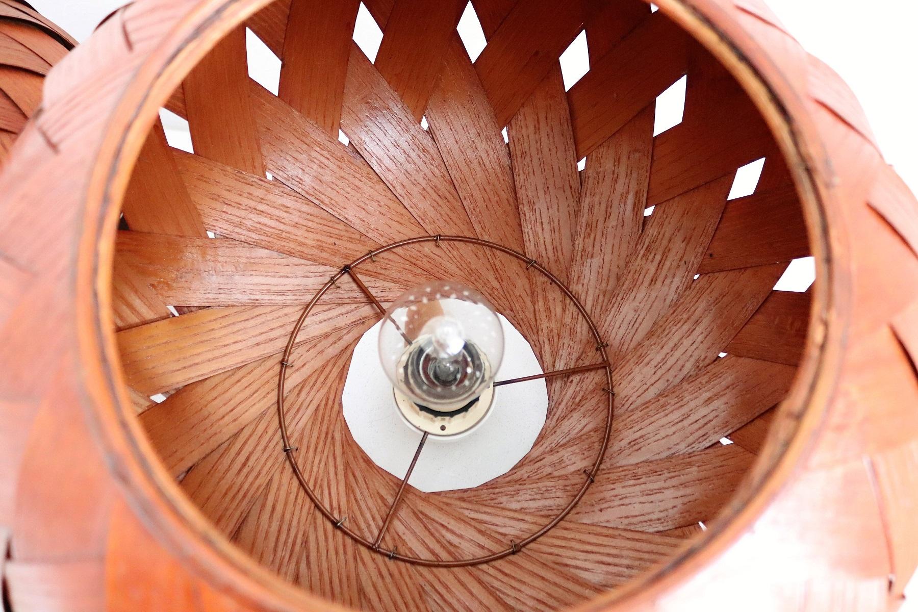 Lampe à suspension suédoise en placage de pin organique et osier, années 1960 en vente 12